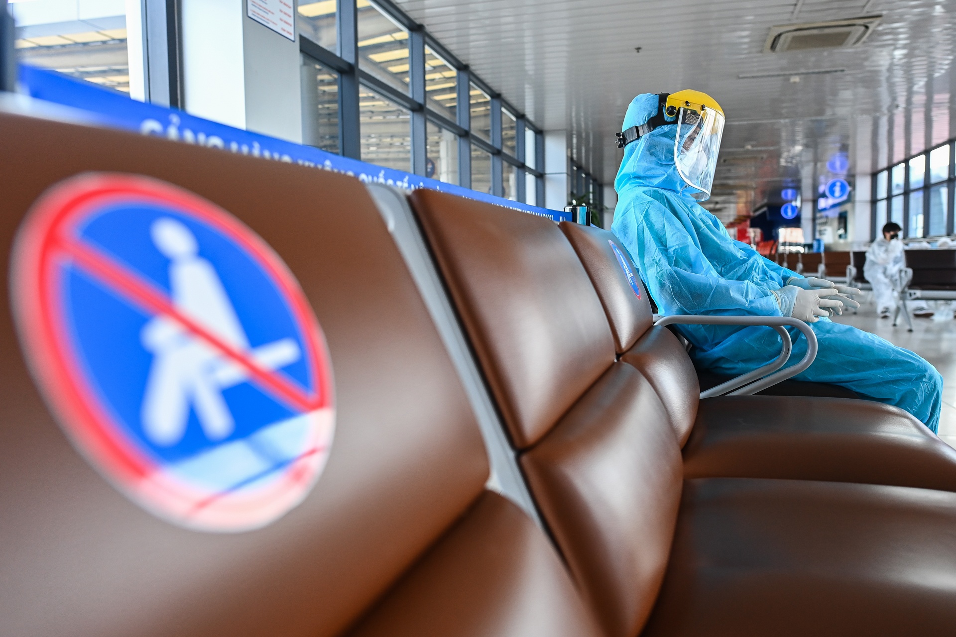 Xet nghiem Covid-19 tai san bay Noi Bai anh 9