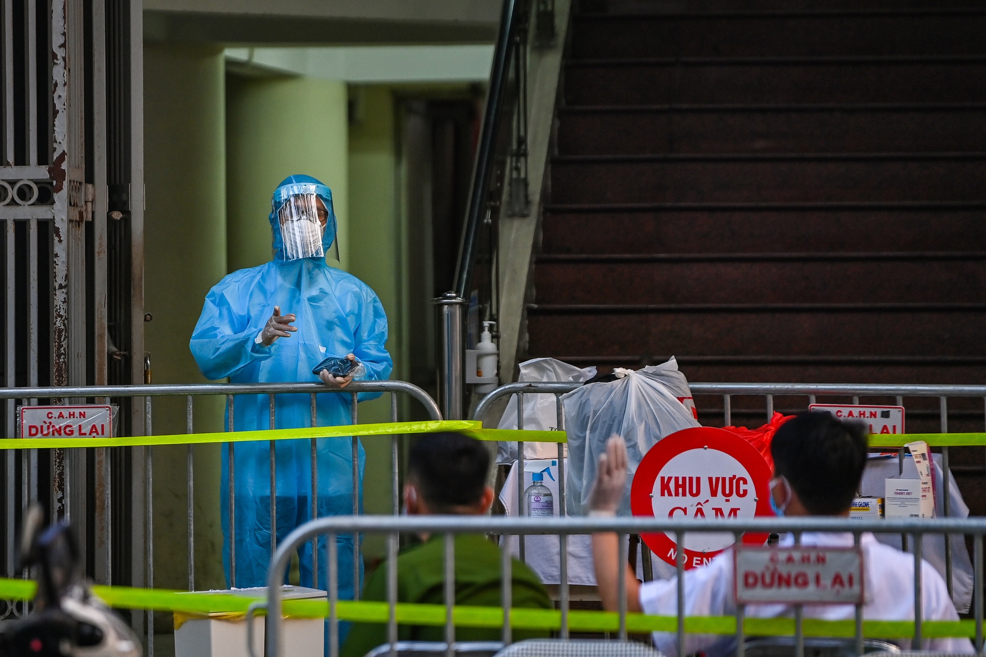 Phong toa hang loat dia diem o Ha Noi anh 2