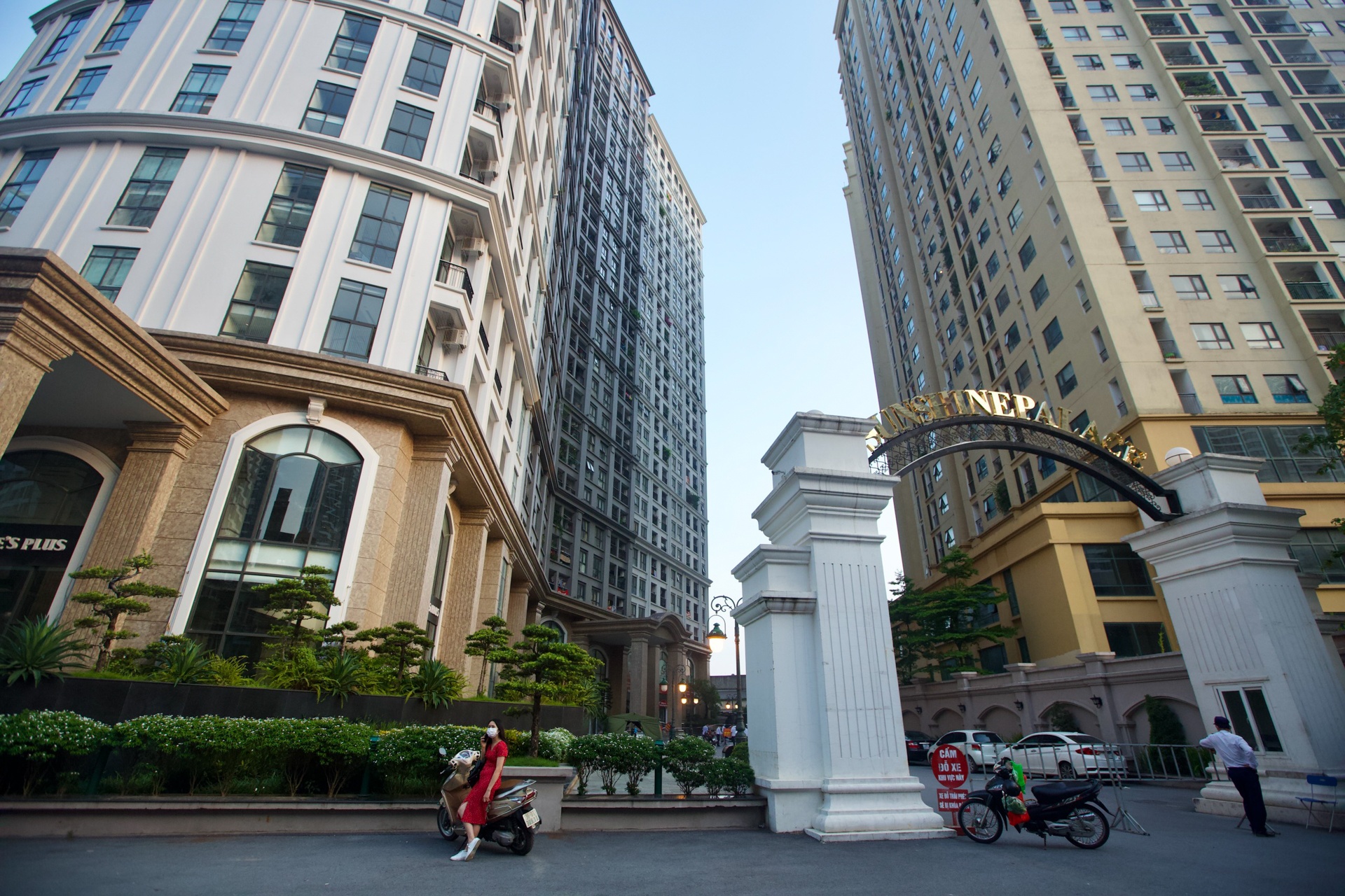 Phong toa hang loat dia diem o Ha Noi anh 7