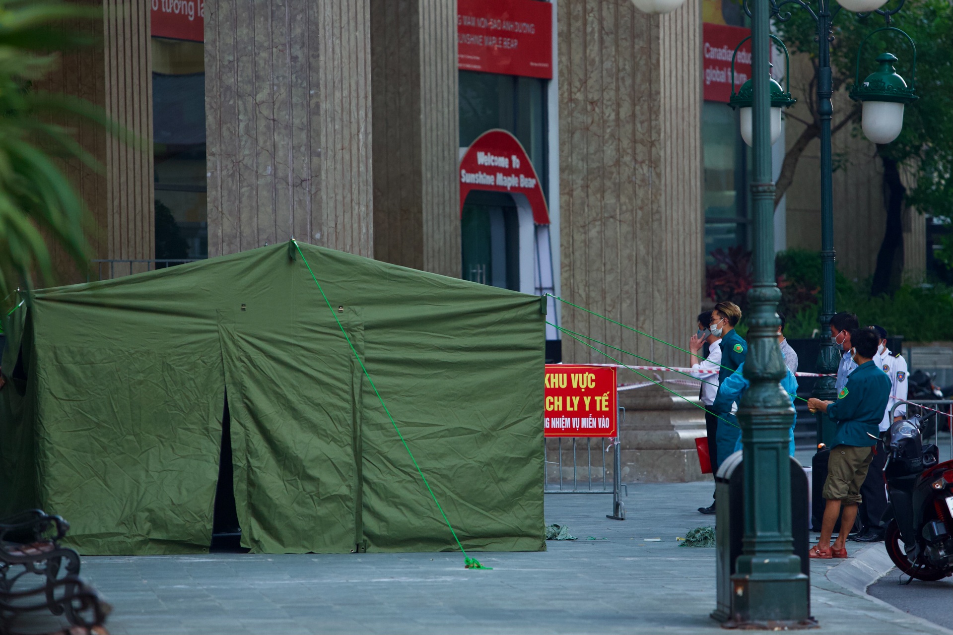 Phong toa hang loat dia diem o Ha Noi anh 8