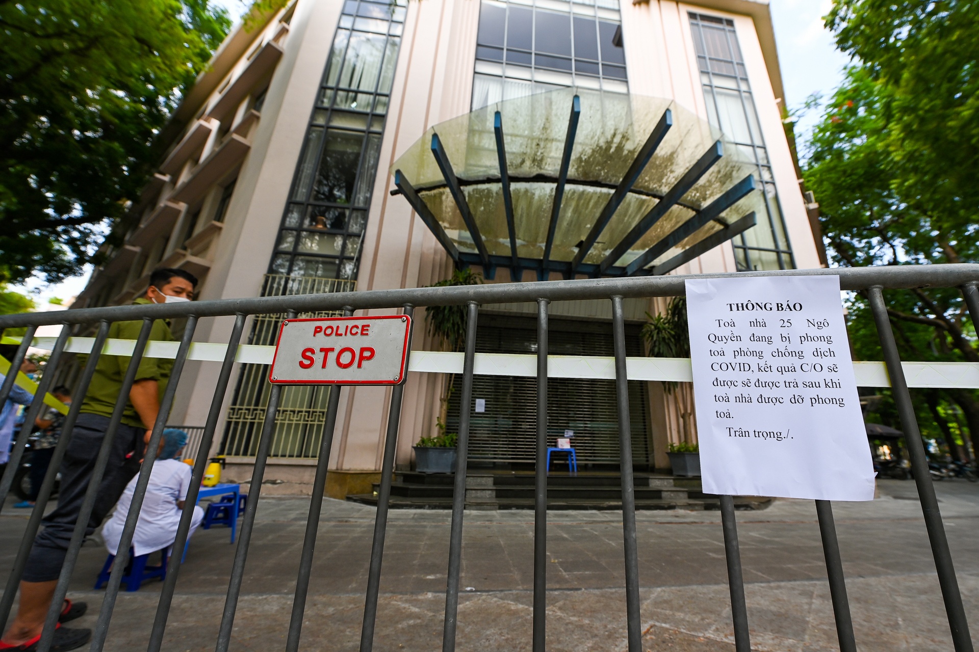 Phong toa hang loat dia diem o Ha Noi anh 9