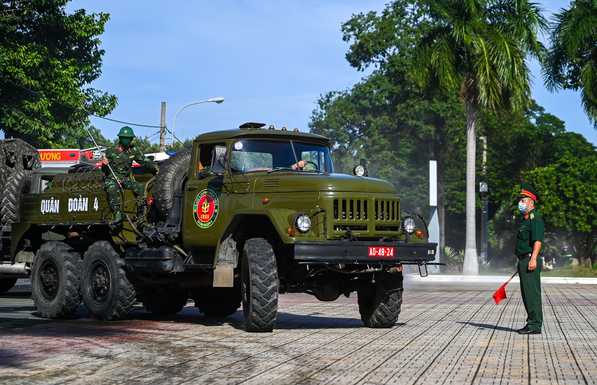 Phun khu khuan tinh Binh Duong anh 2