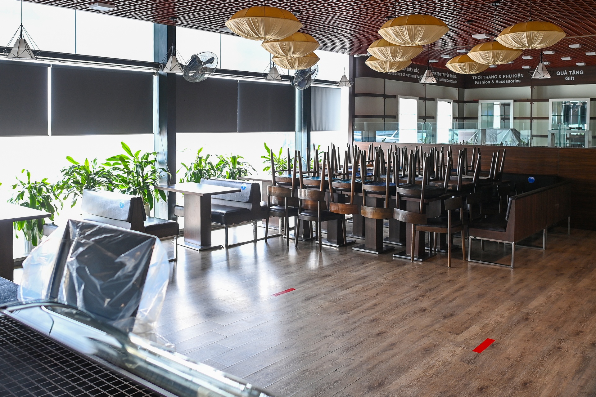 San bay Noi Bai vang bong nguoi anh 9