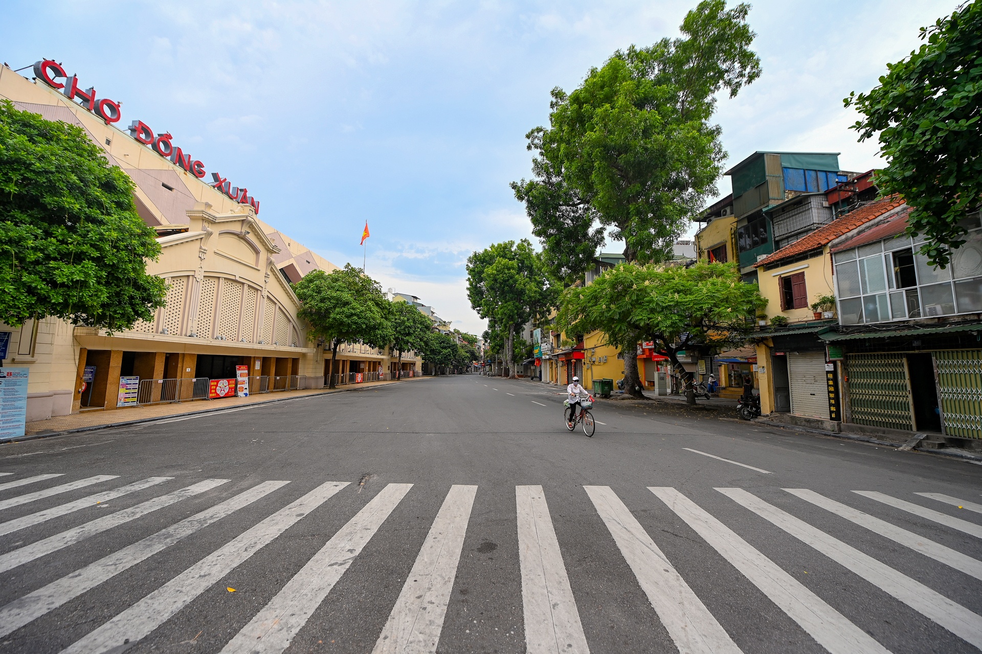 Đường phố Hà Nội sau lệnh giãn cách ảnh 22 Duong pho Ha Noi sau lenh gian cach anh 22