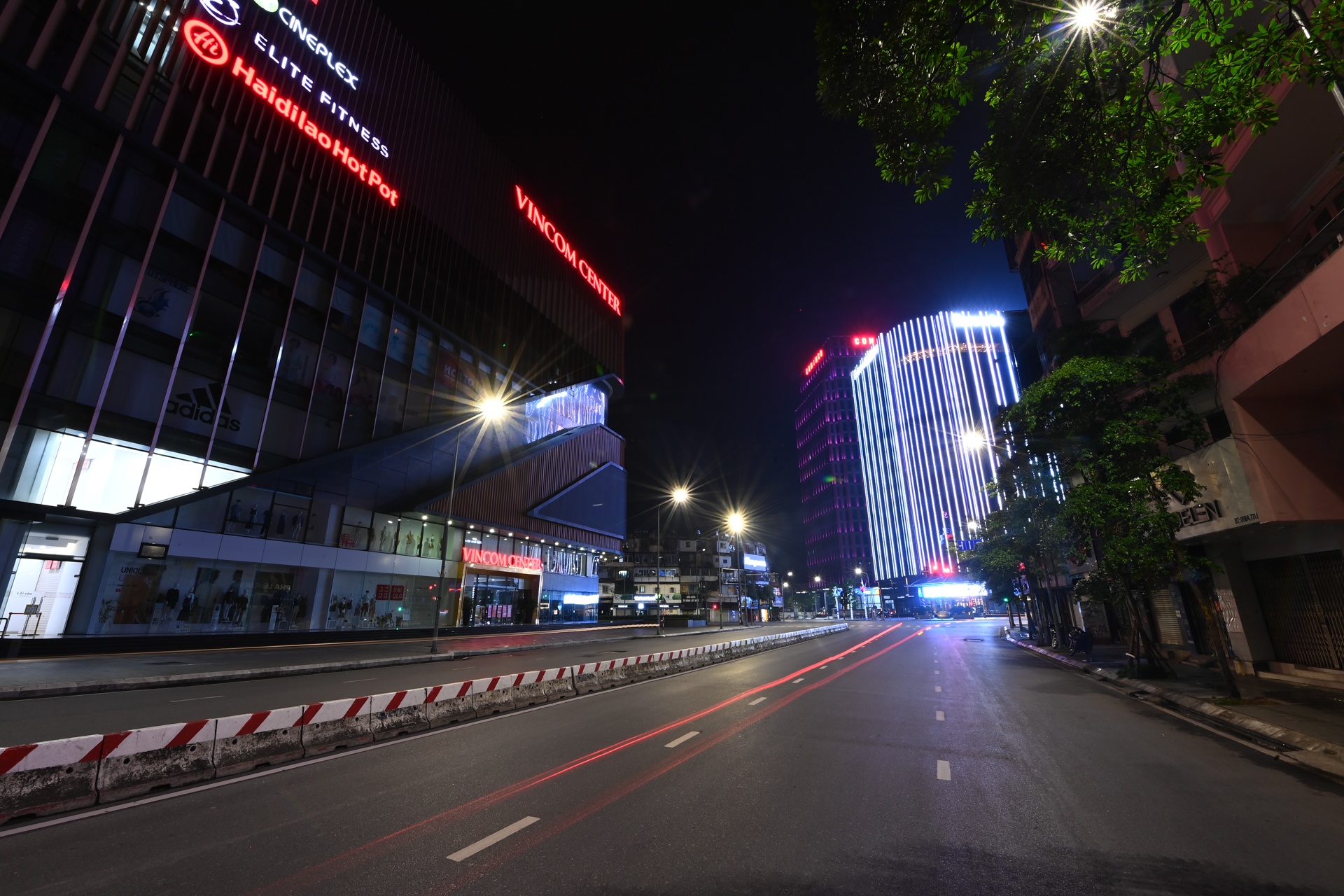 Đường phố Hà Nội sau lệnh giãn cách ảnh 26 Duong pho Ha Noi sau lenh gian cach anh 26