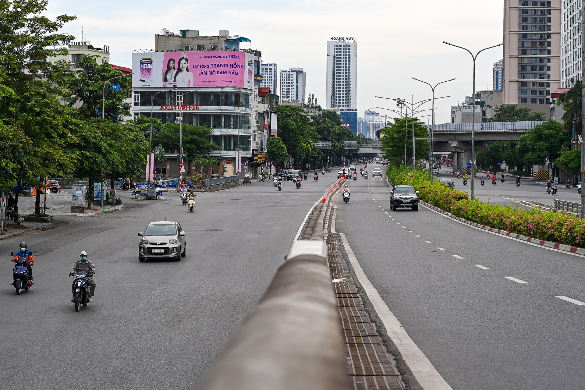 Đường phố Hà Nội sau lệnh giãn cách ảnh 6 Duong pho Ha Noi sau lenh gian cach anh 6