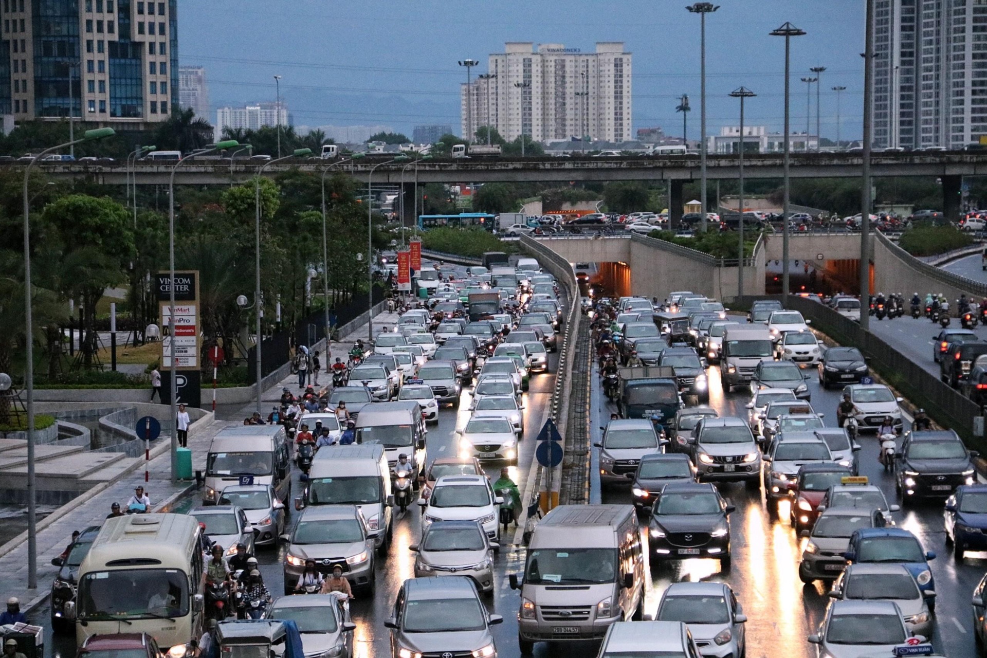 Đường phố Hà Nội sau lệnh giãn cách ảnh 11 Duong pho Ha Noi sau lenh gian cach anh 11