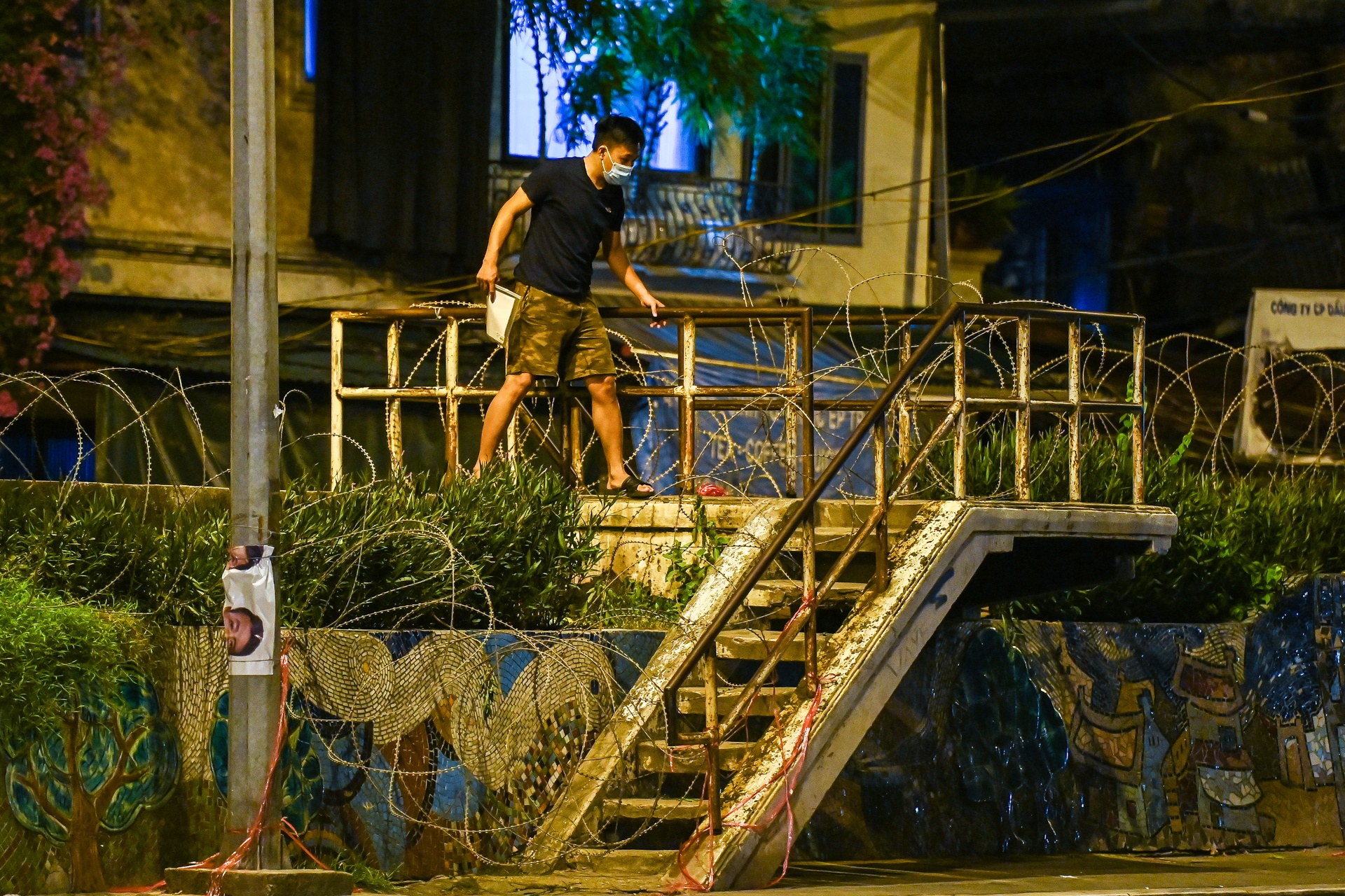 Treo rao tron khoi khu cach ly o Ha Noi anh 10