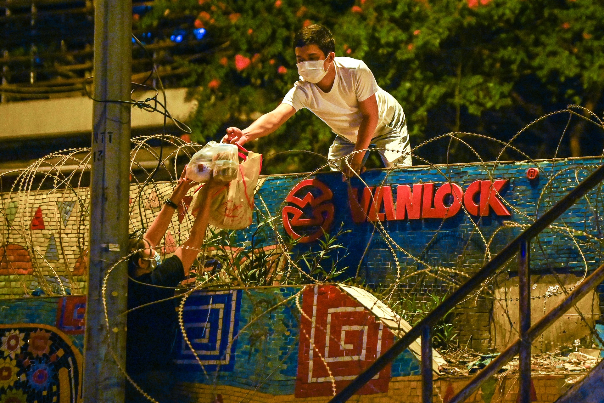 Treo rao tron khoi khu cach ly o Ha Noi anh 9