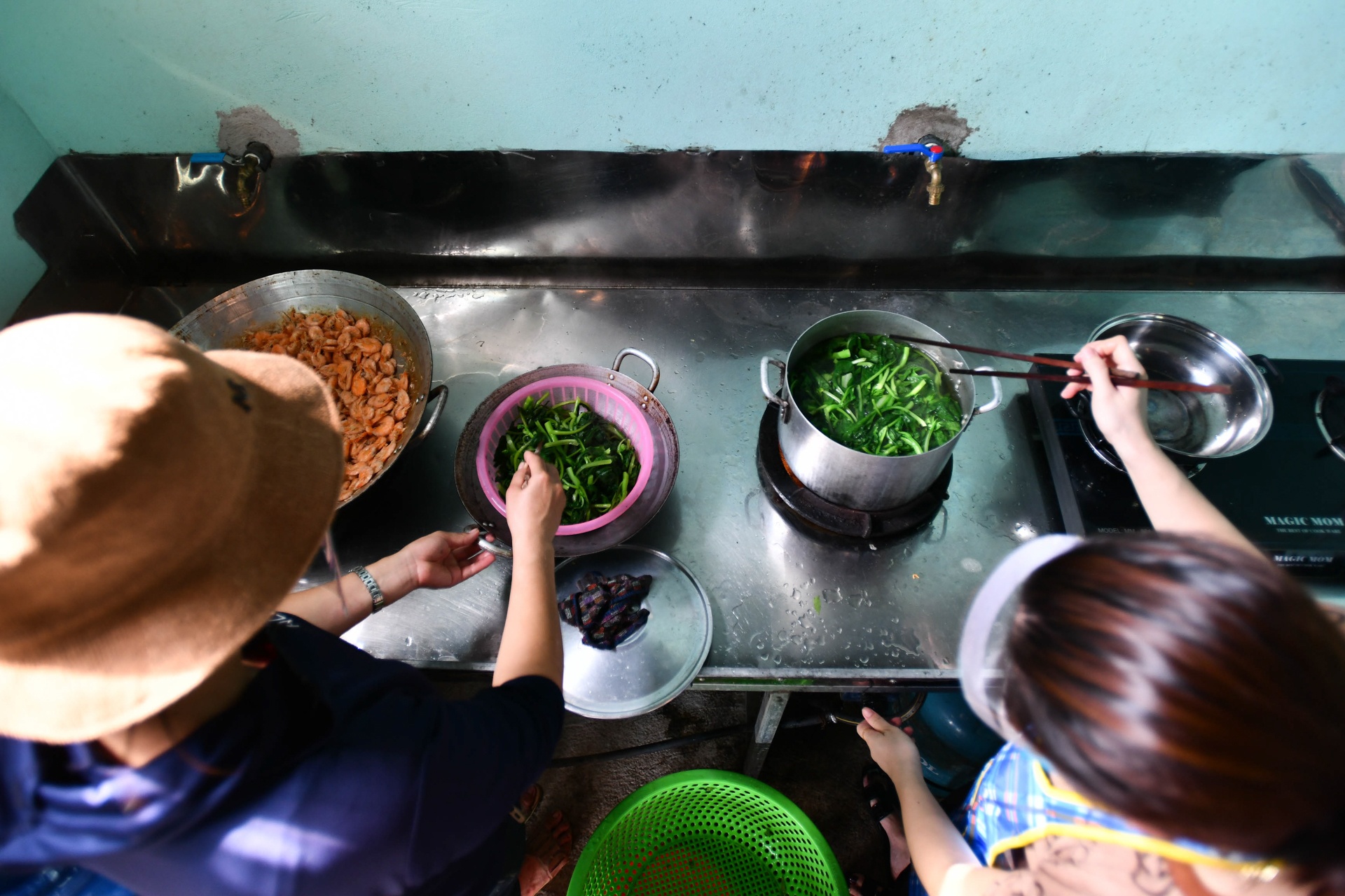 Bua com tinh nghia tai chot kiem dich Ha Noi anh 3