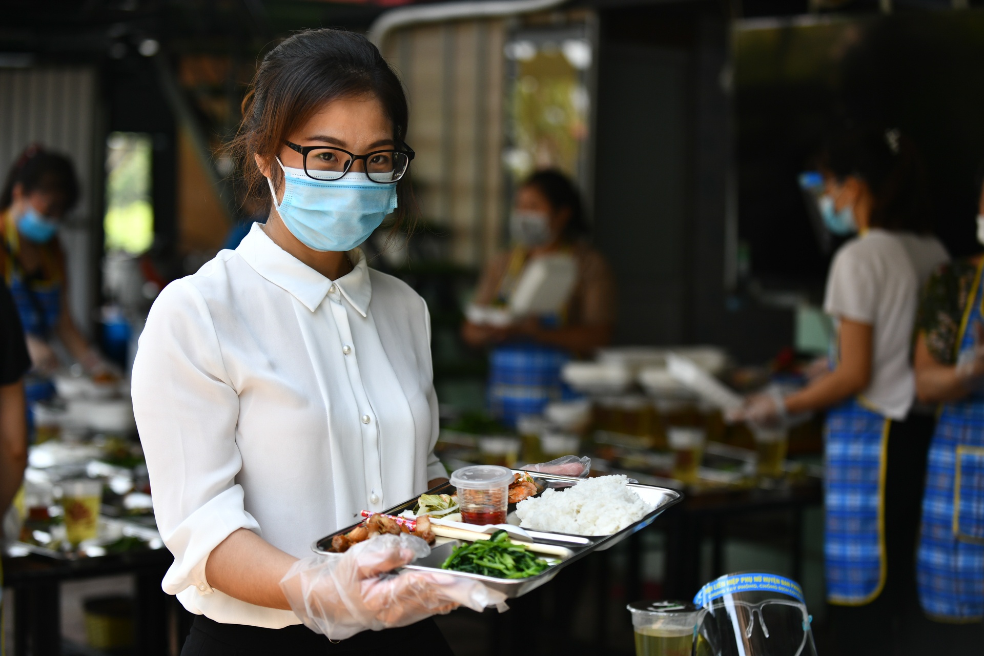 Bua com tinh nghia tai chot kiem dich Ha Noi anh 7