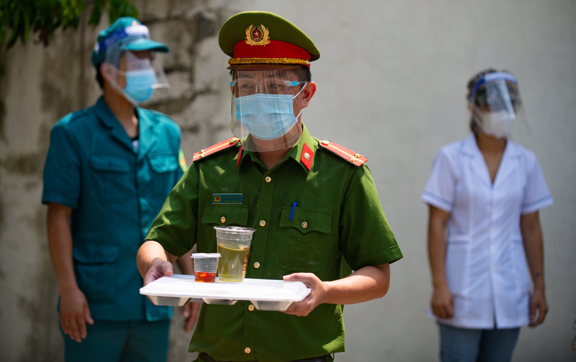 Bua com tinh nghia tai chot kiem dich Ha Noi anh 9