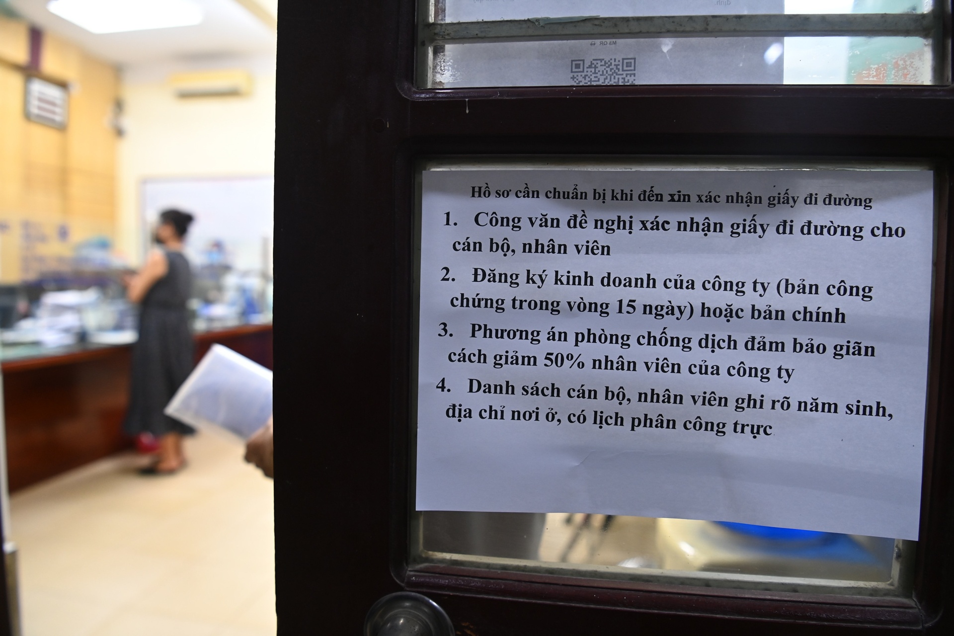 Trang dem lam giay di duong cap cho dan anh 7