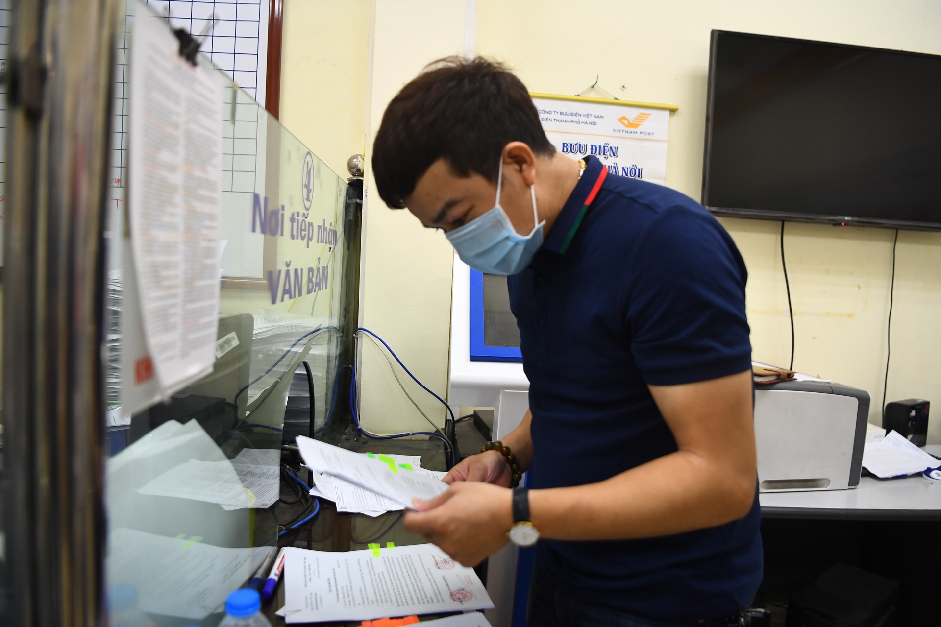 Trang dem lam giay di duong cap cho dan anh 3