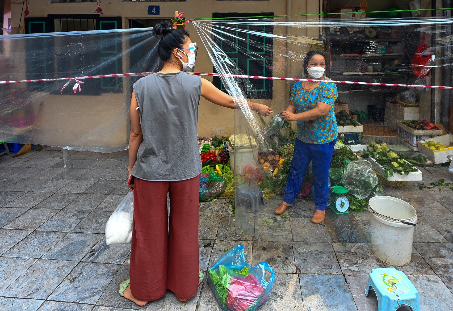Di cho qua bien quang cao o Ha Noi anh 10