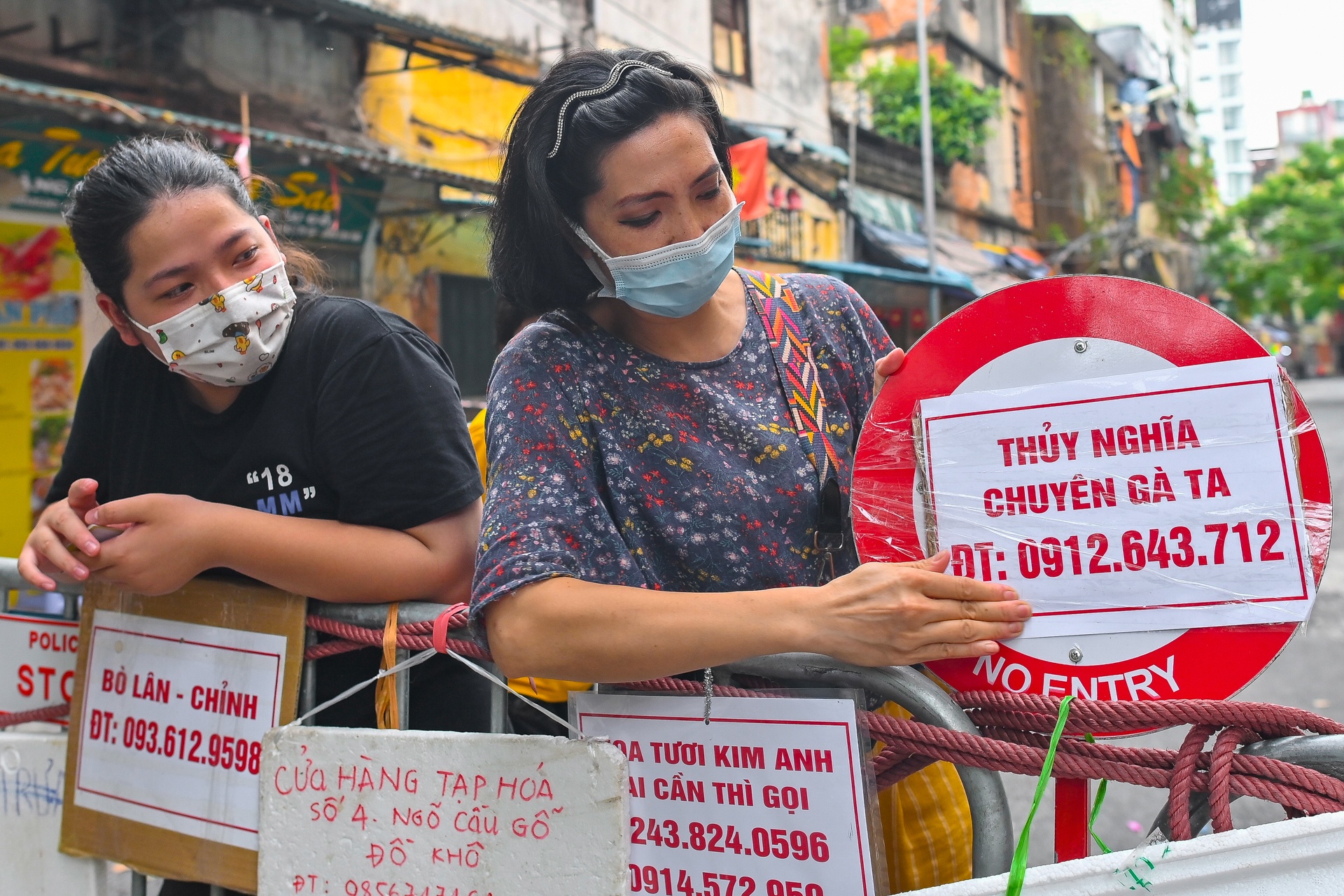 Di cho qua bien quang cao o Ha Noi anh 3
