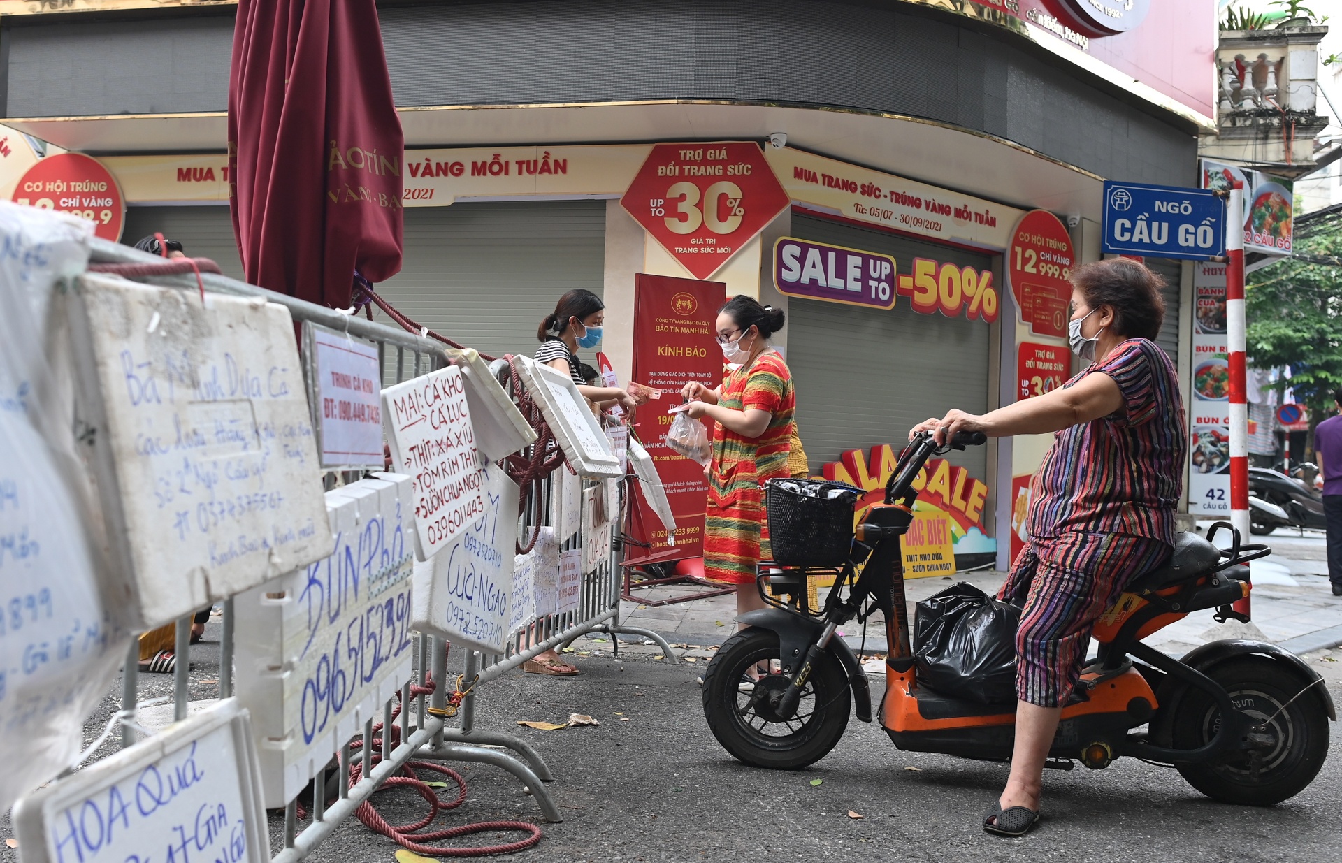 Di cho qua bien quang cao o Ha Noi anh 4