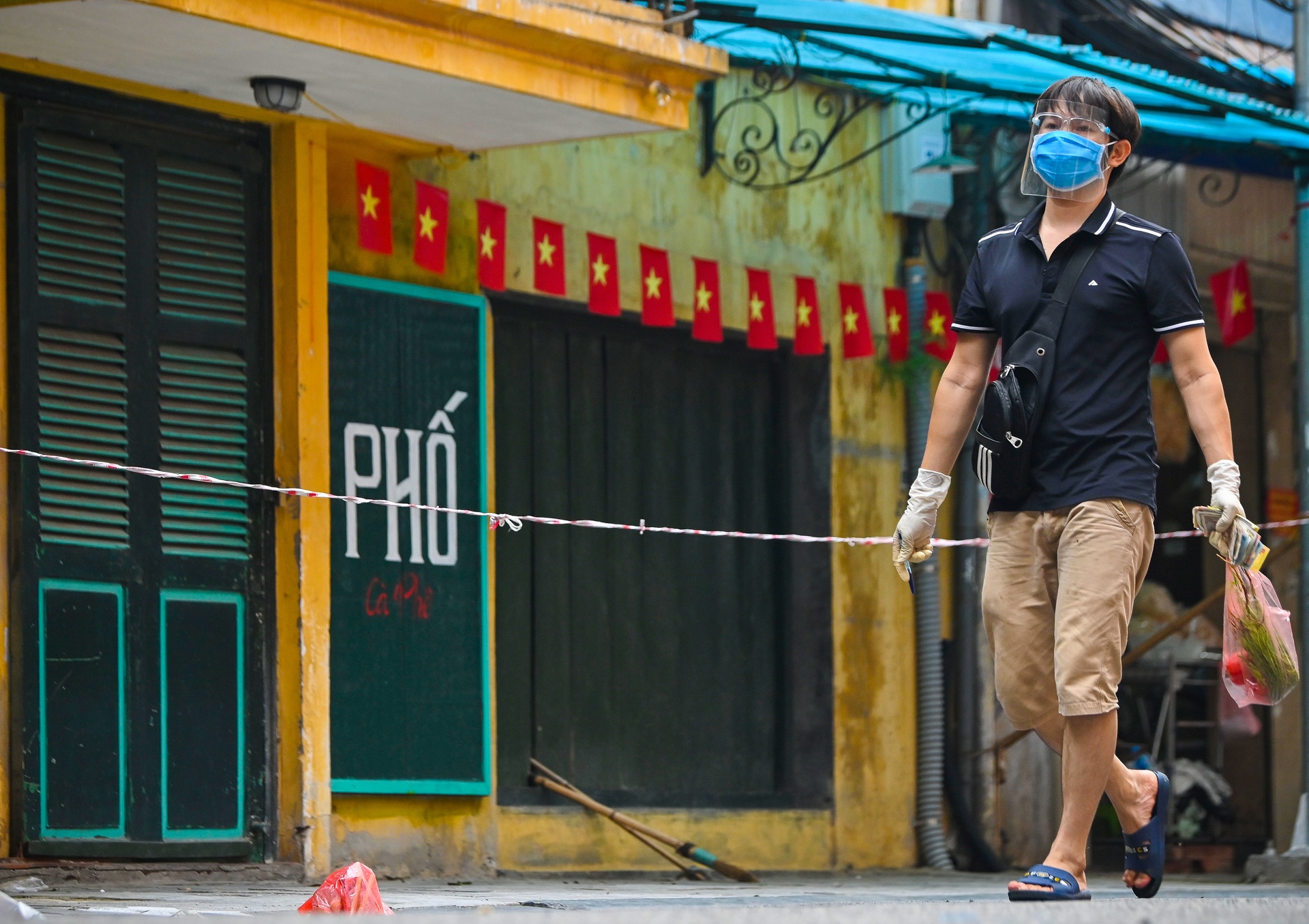 Di cho qua bien quang cao o Ha Noi anh 7