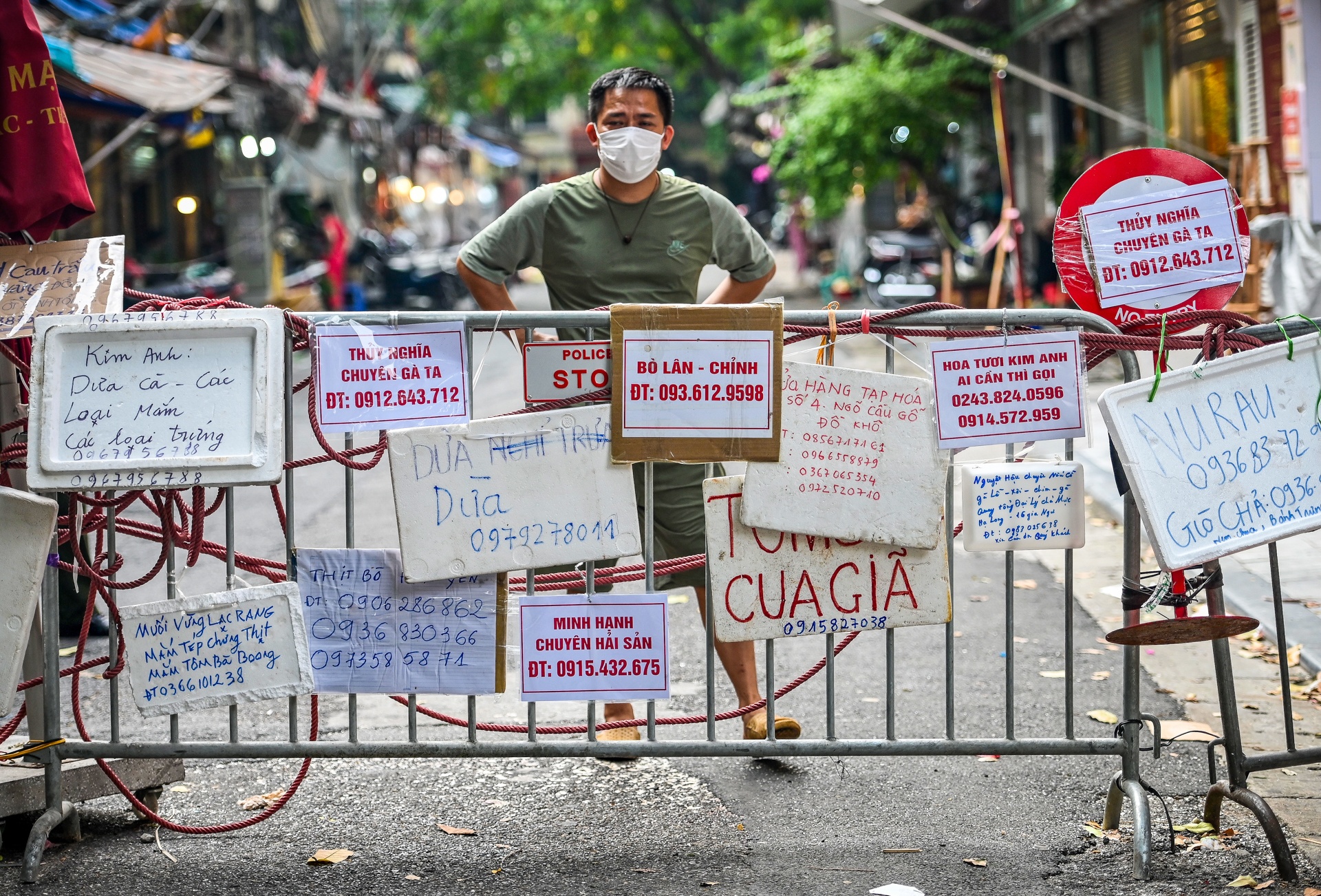 Ban hang qua bien rao vat o cho trung tam Ha Noi hinh anh