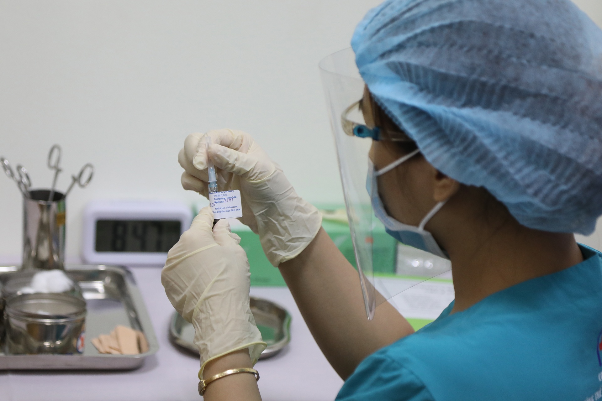 Tiem thu nghiem vaccine Covid-19 anh 2