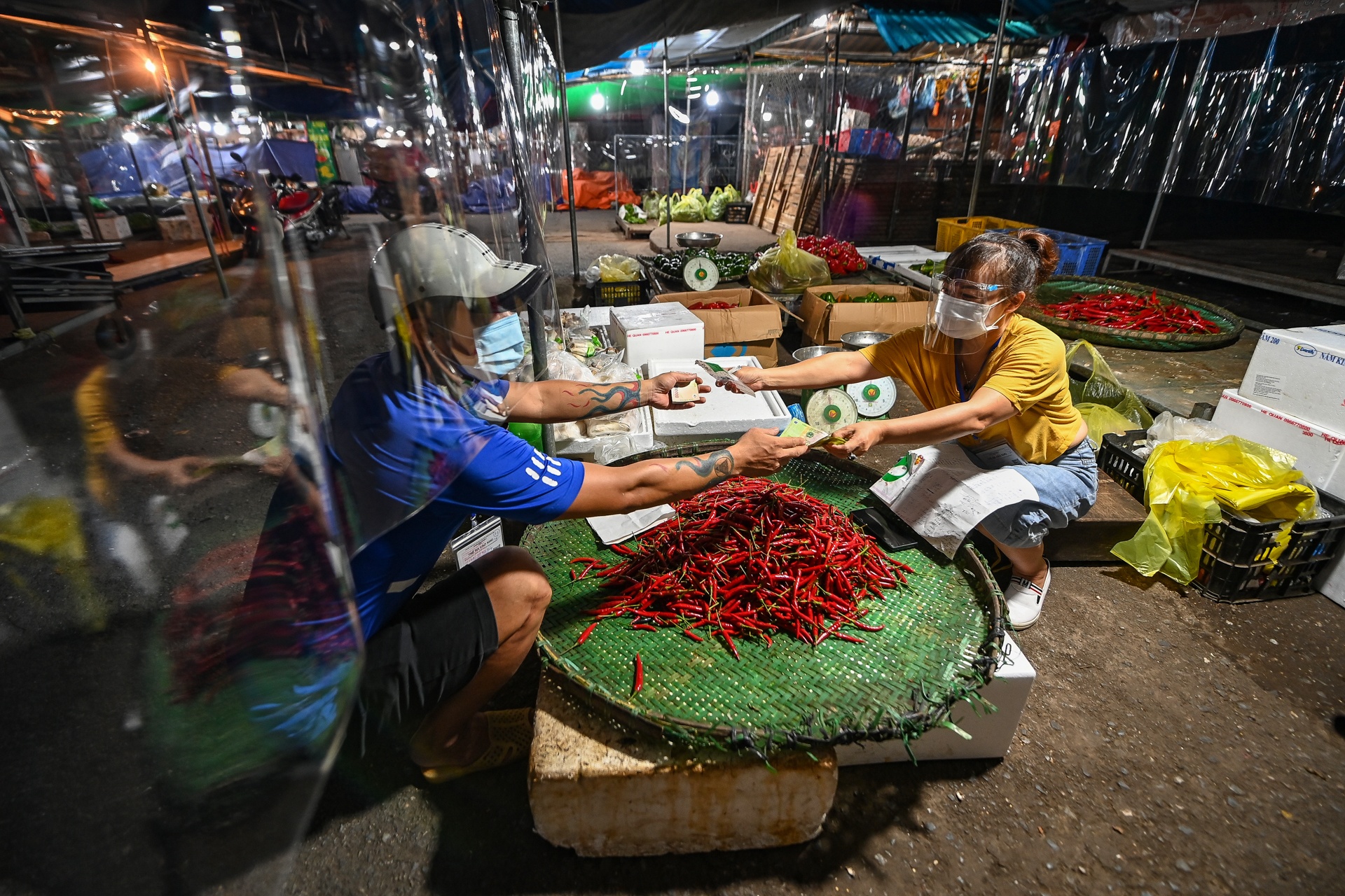 Cho dau moi Ha Noi mo cua anh 12
