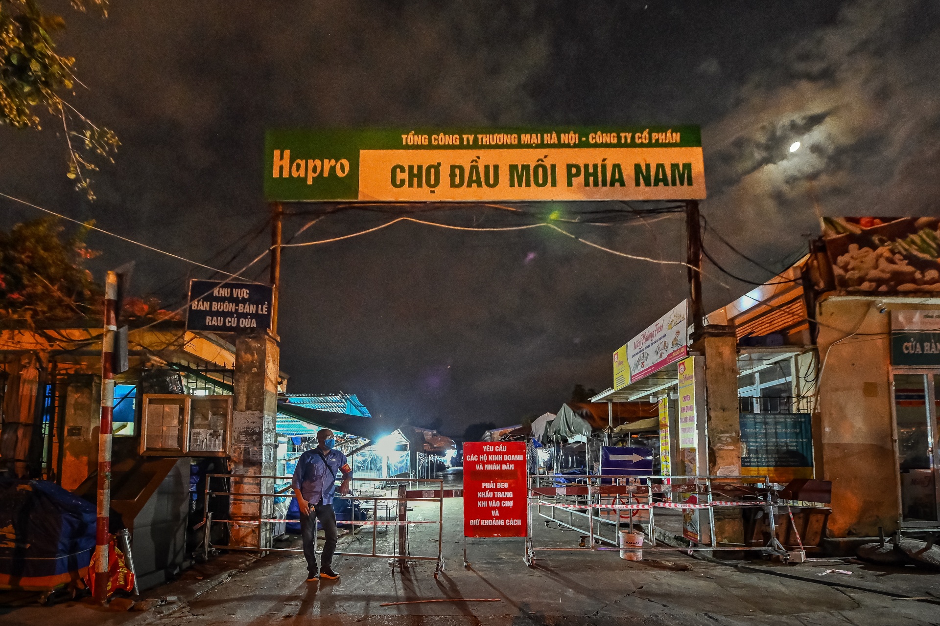 Cho dau moi Ha Noi mo cua anh 1