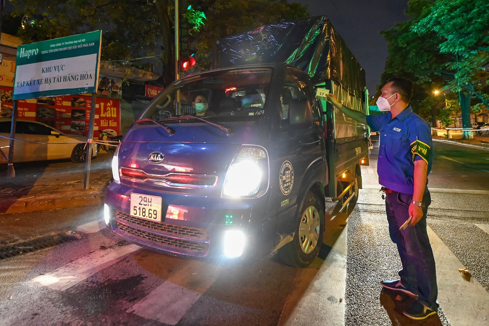 Cho dau moi Ha Noi mo cua anh 2