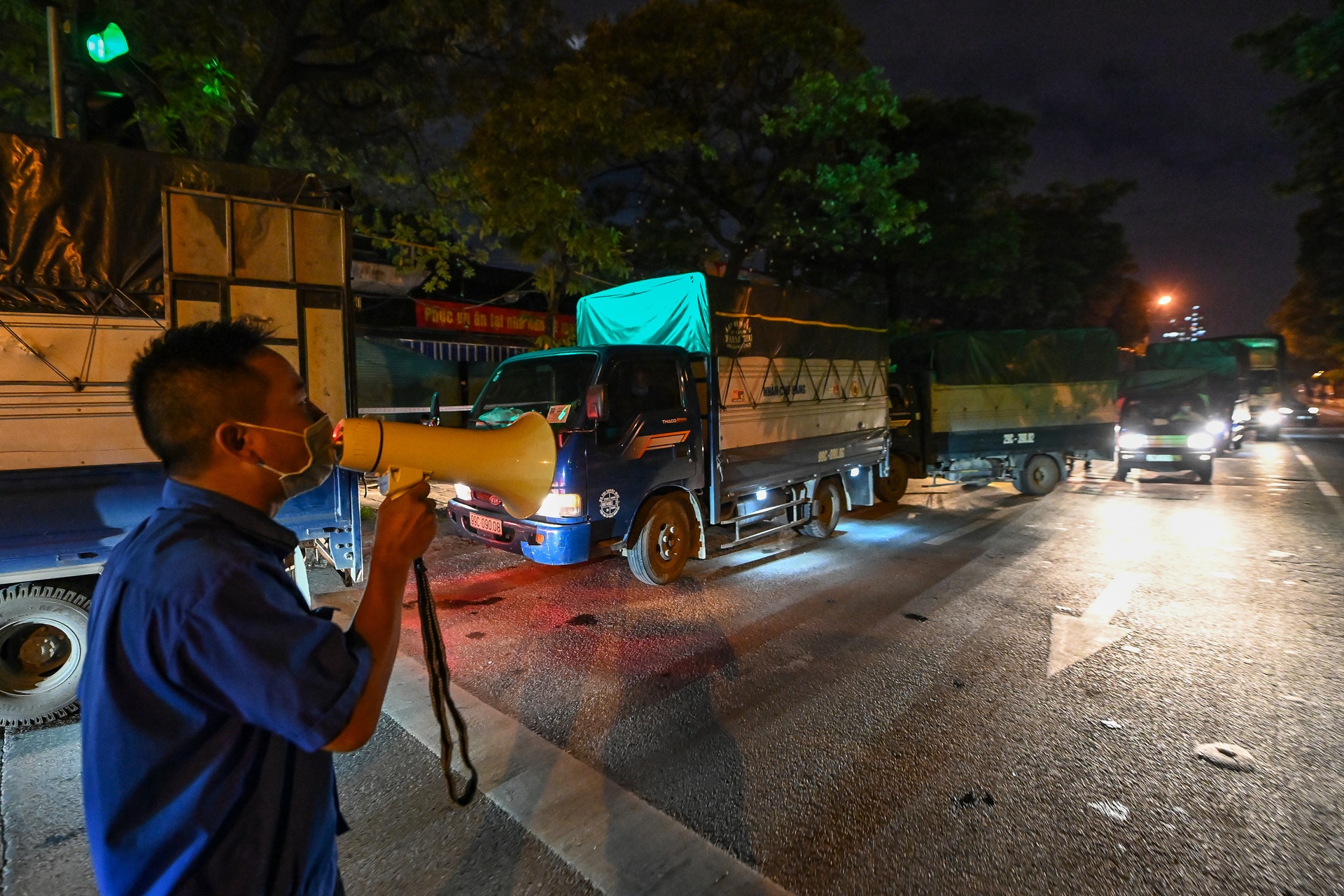 Cho dau moi Ha Noi mo cua anh 3