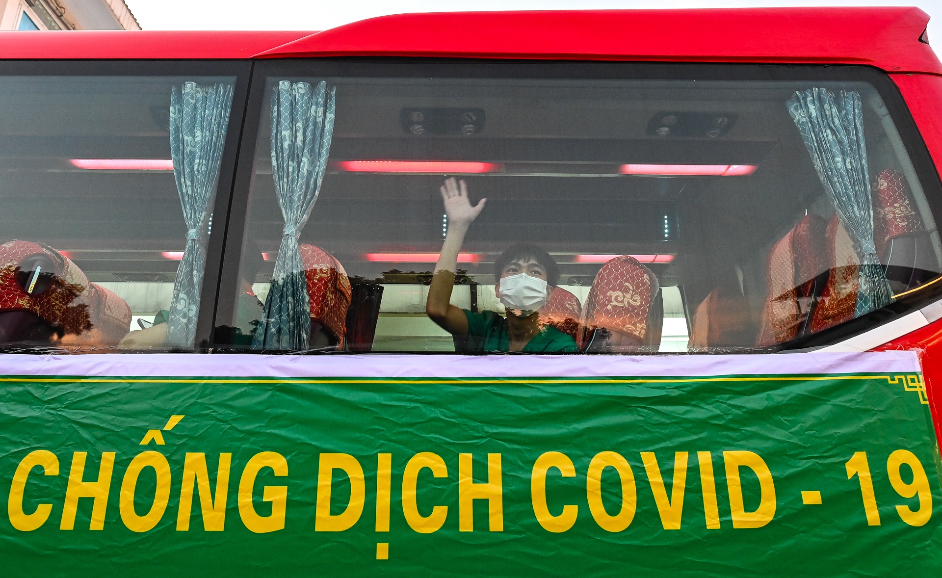 Sinh vien Ha Noi len duong chong dich anh 7