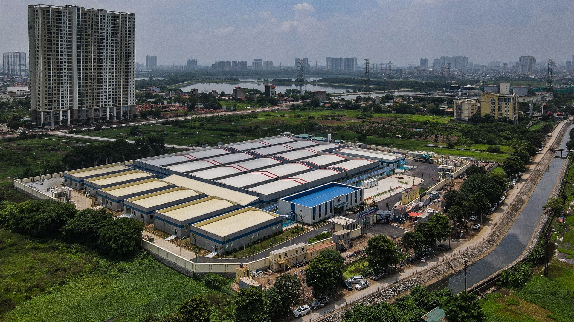 Benh vien Covid-19 o Ha Noi anh 3