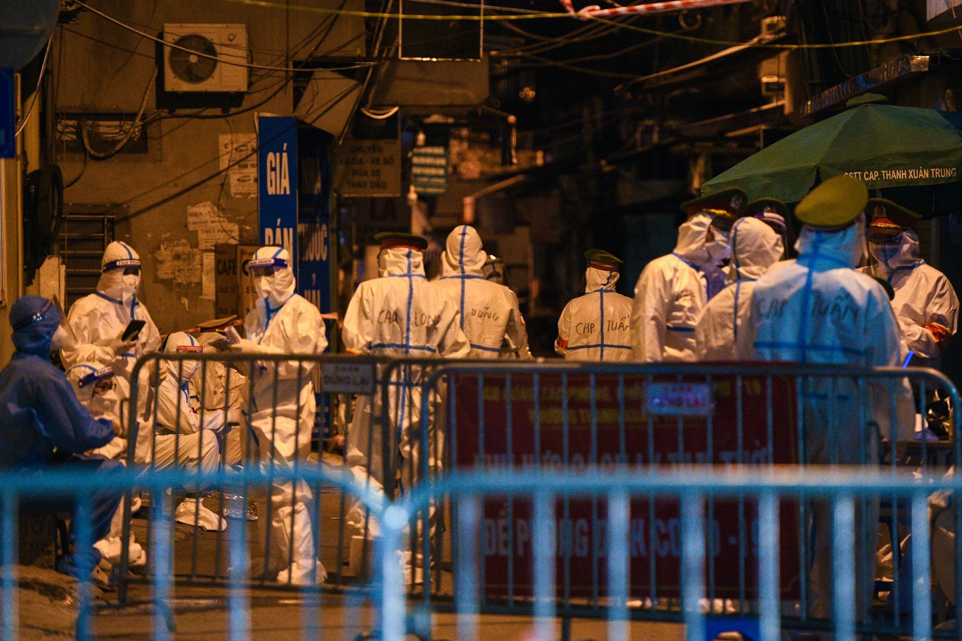 Di doi nguoi dan o o dich Thanh Xuan Trung anh 2