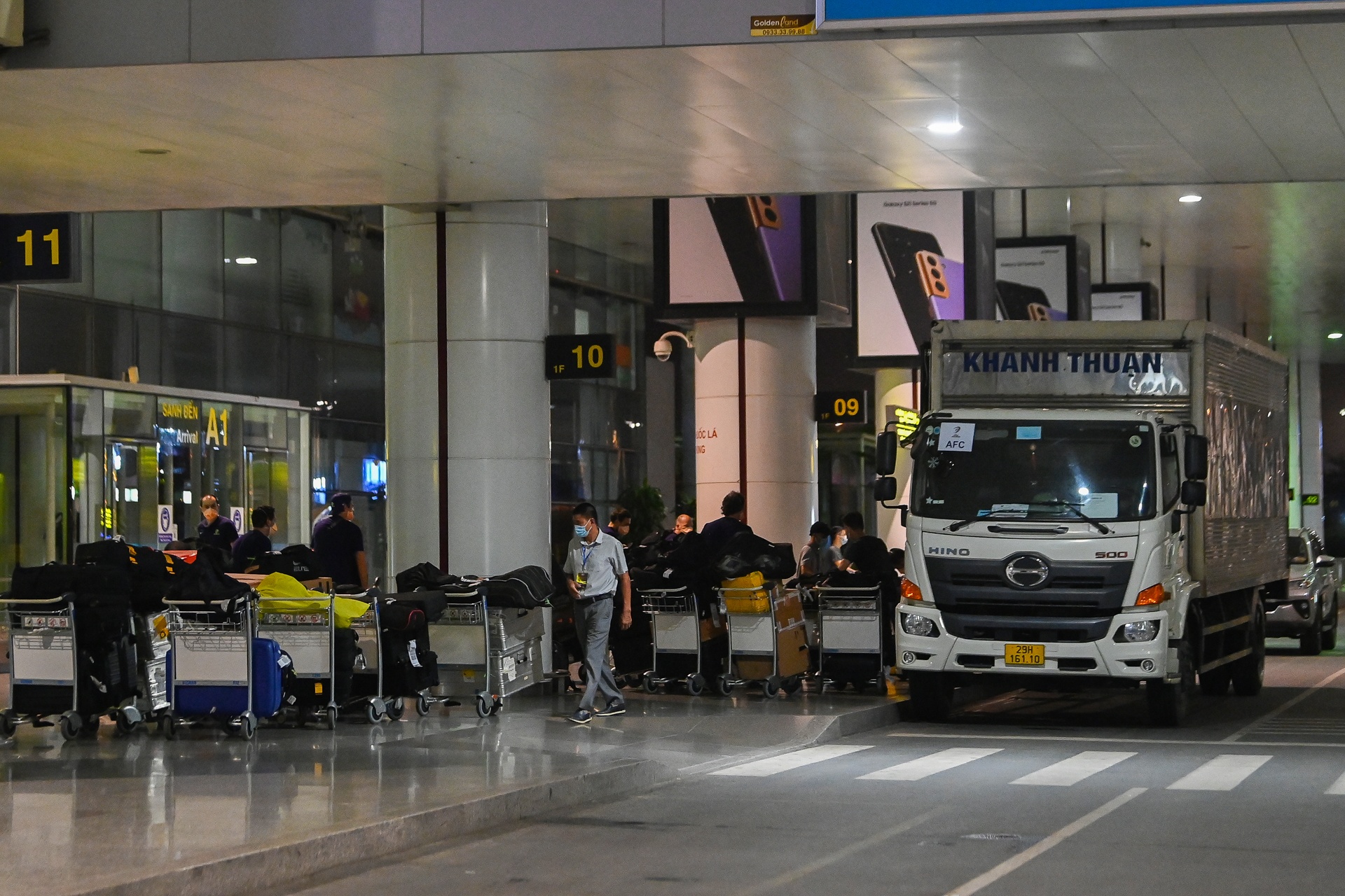 Doi tuyen Australia den Ha Noi anh 9