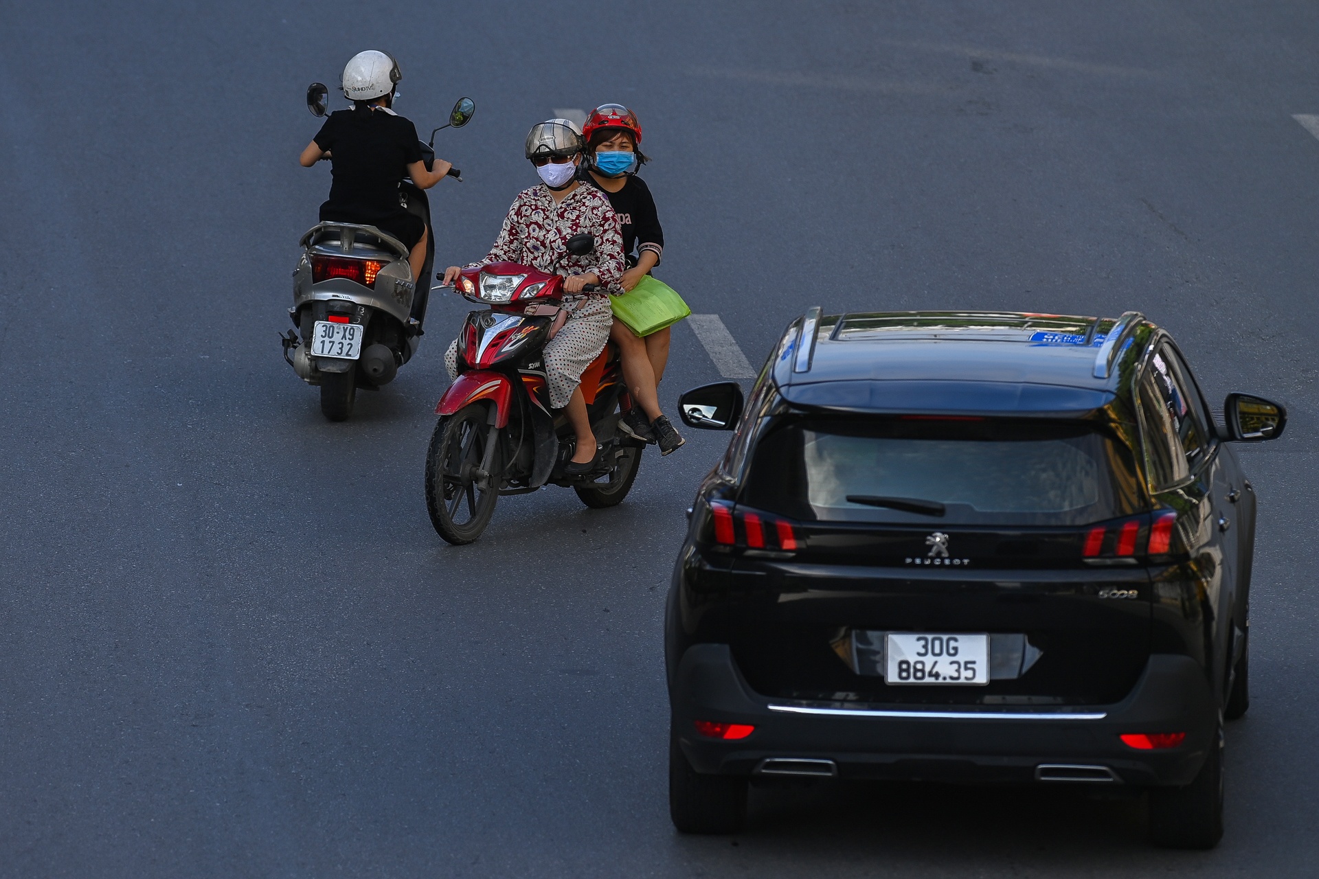 Giao thong Ha Noi gian cach xa hoi anh 9