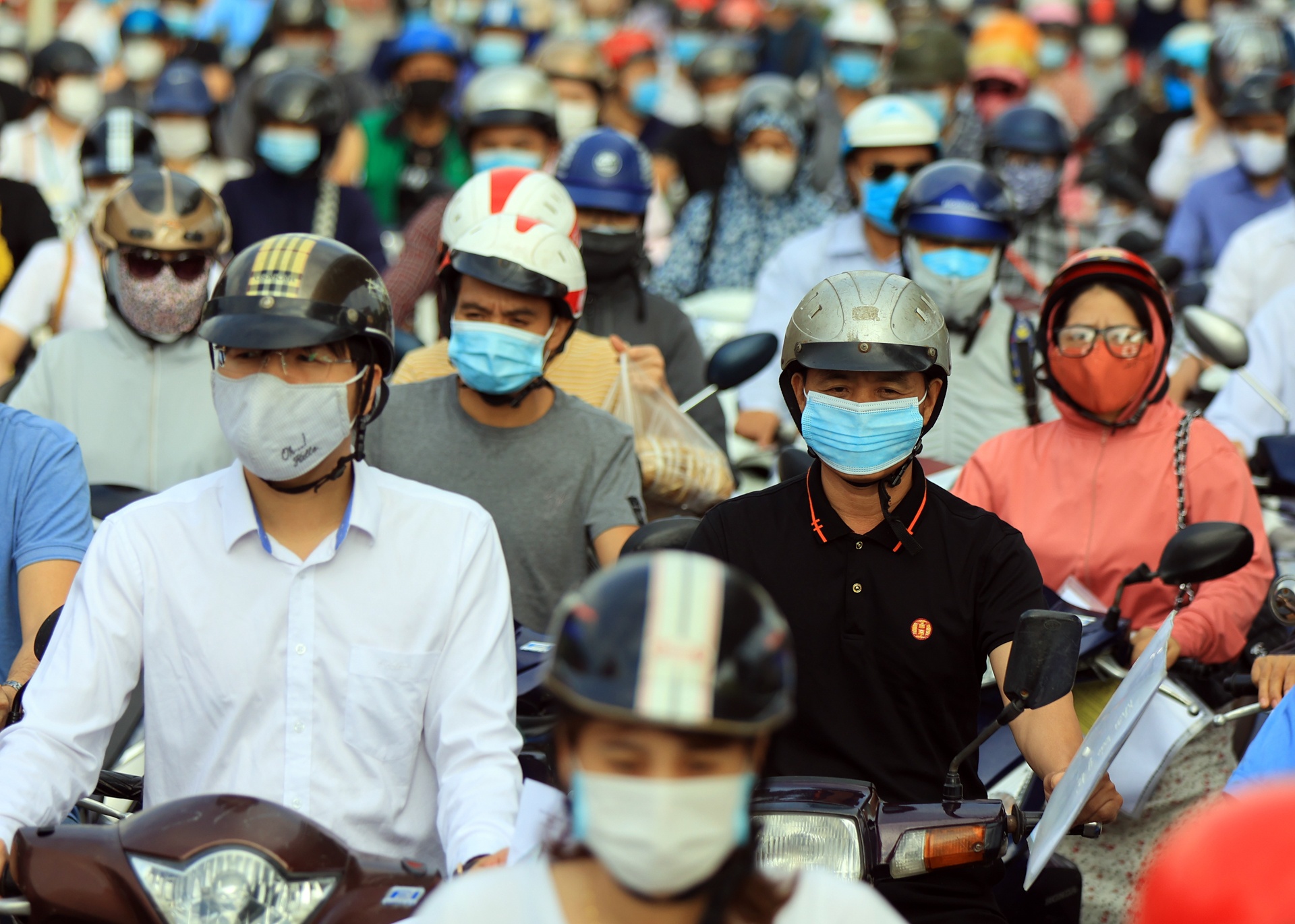 Giao thong Ha Noi gian cach xa hoi anh 4