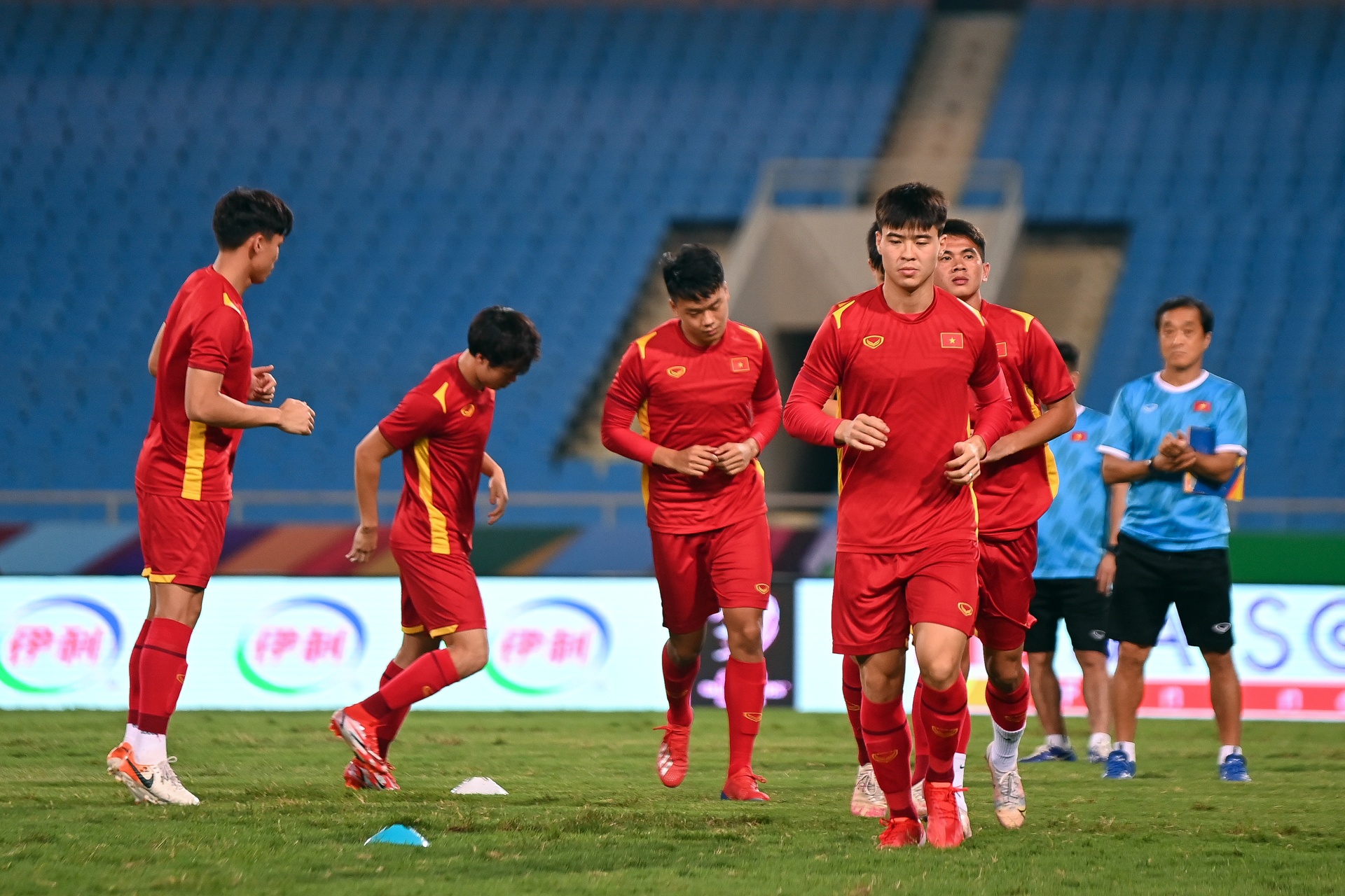 Doi tuyen Viet Nam luyen tap cho vong loai Worldcup anh 1