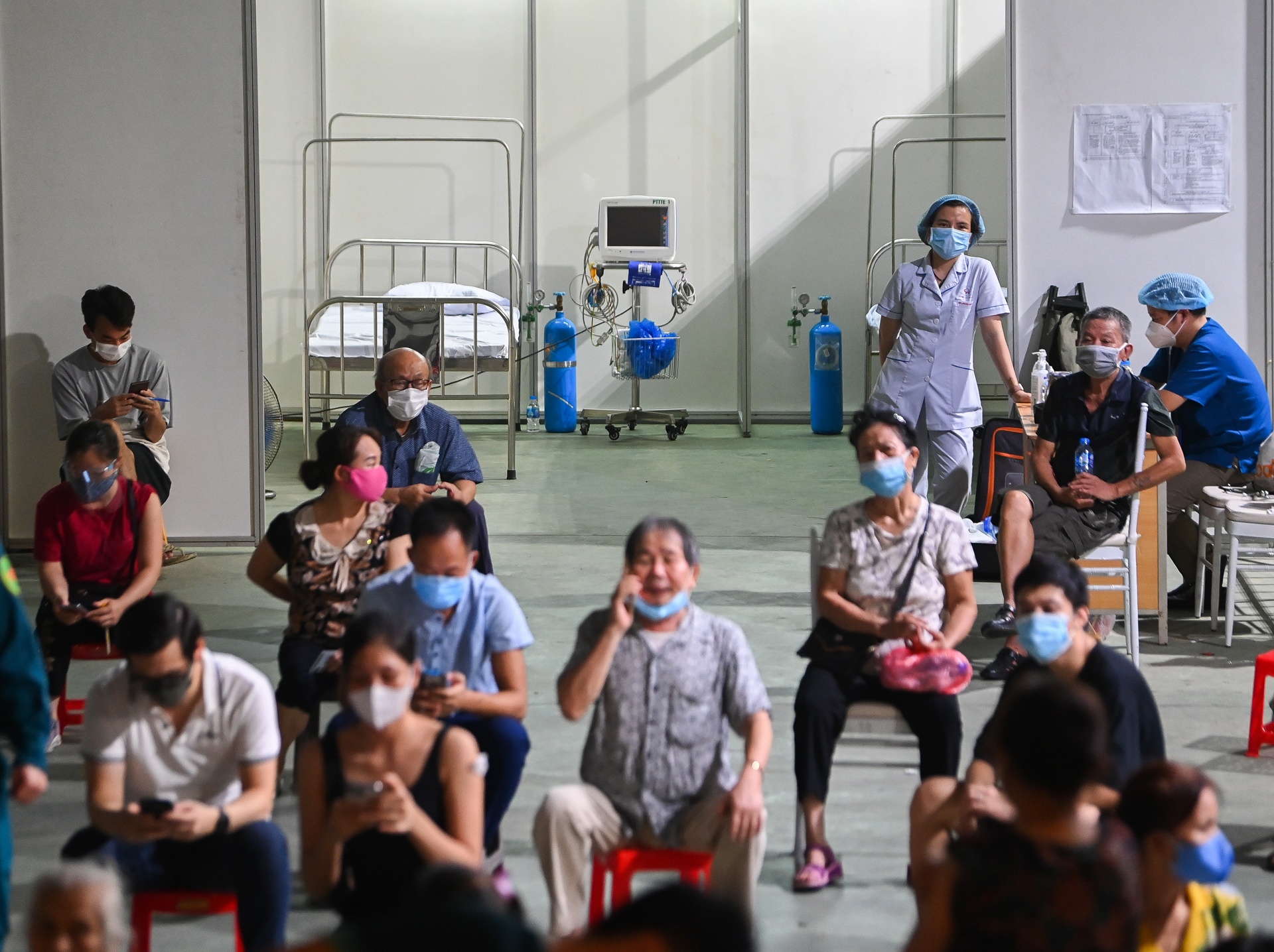 Tiem vaccine trong dem o Ha Noi anh 10