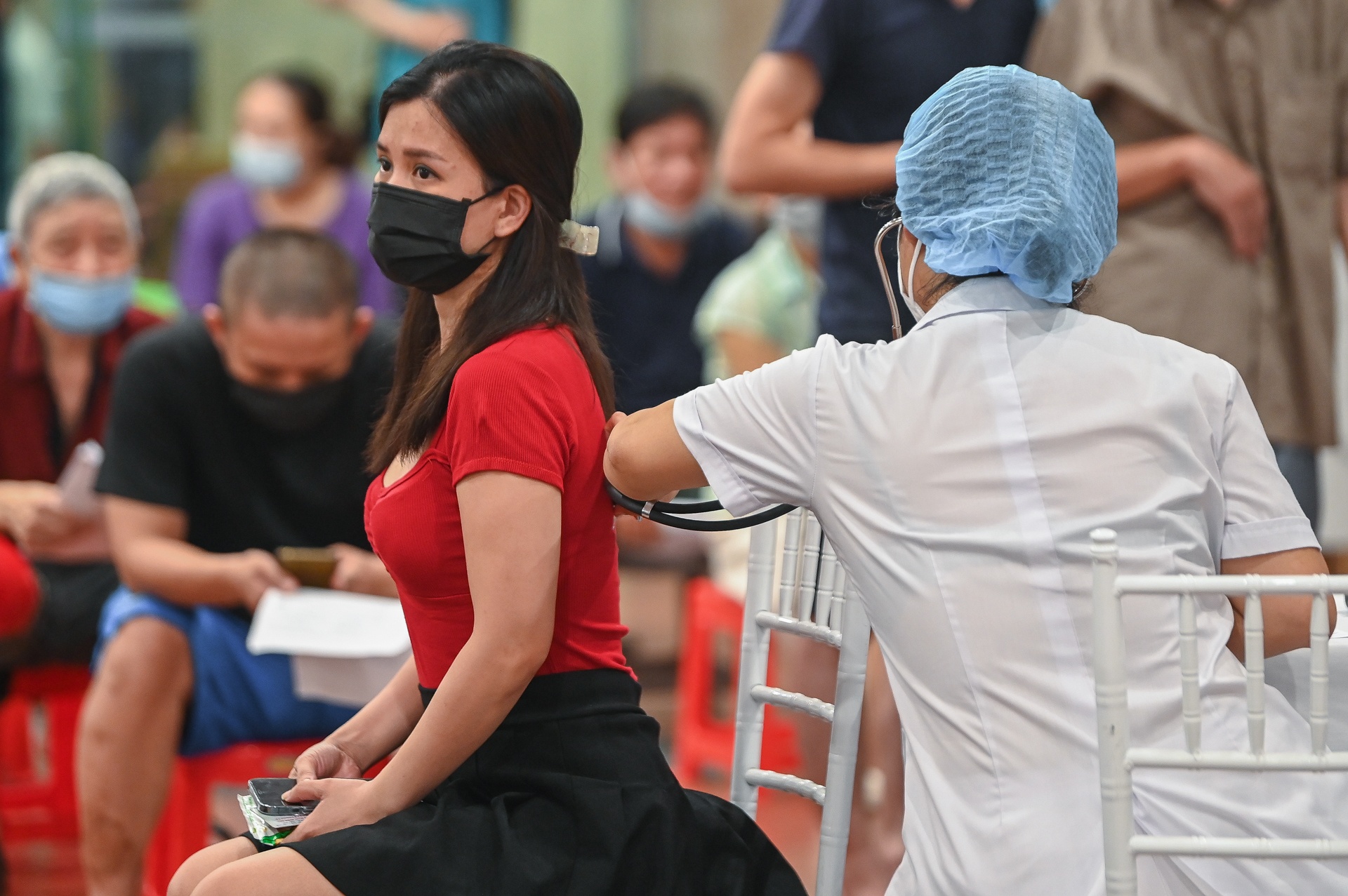 Tiem vaccine trong dem o Ha Noi anh 5