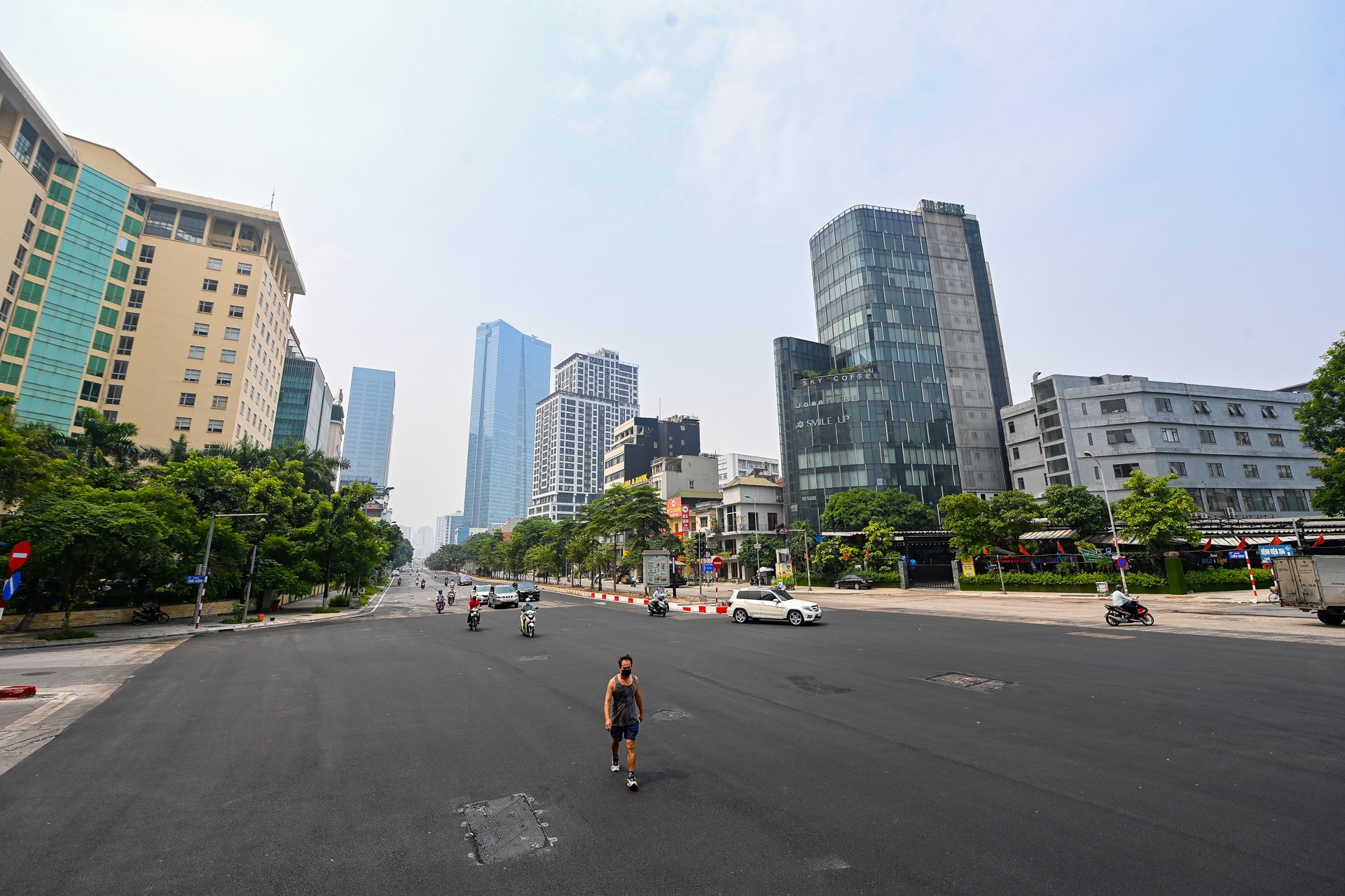 Mo rong tuyen duong Lieu Giai - Van Cao anh 11