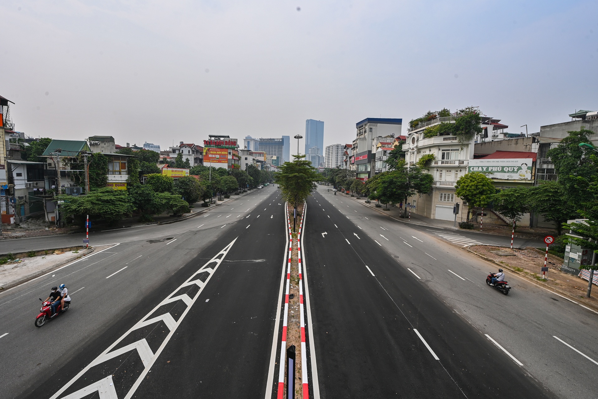 Mo rong tuyen duong Lieu Giai - Van Cao anh 1