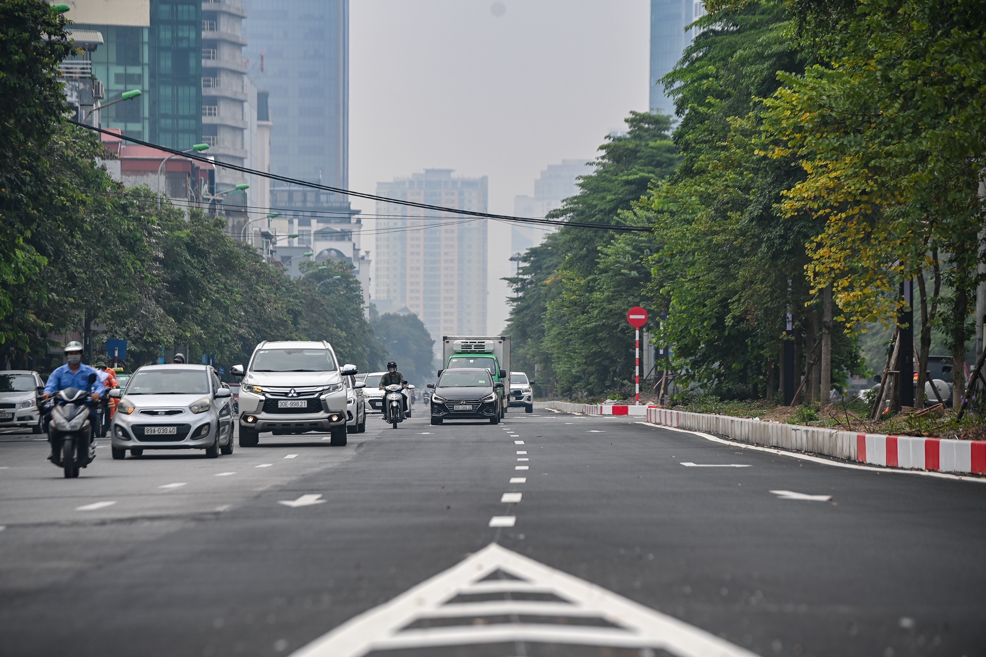 Mo rong tuyen duong Lieu Giai - Van Cao anh 2