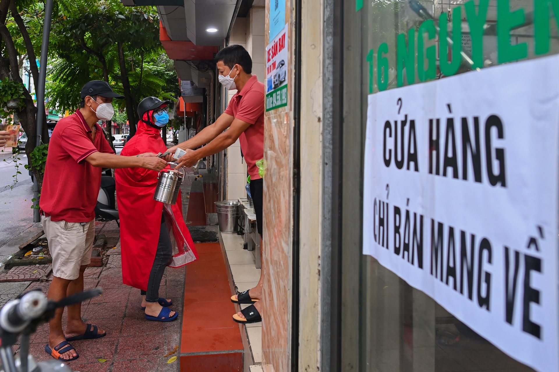 Ban 1.000 bat pho moi ngay phuc vu khach mang ve anh 4