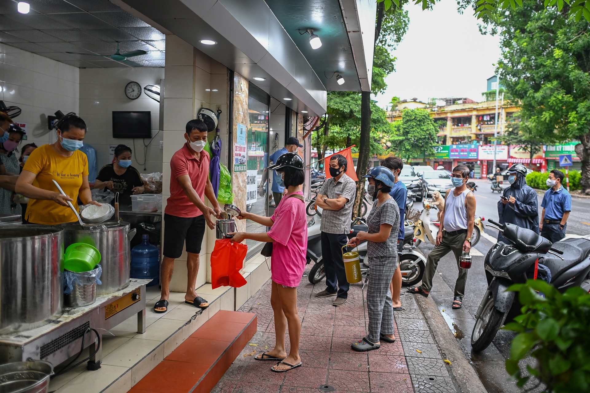 Ban 1.000 bat pho moi ngay phuc vu khach mang ve anh 5