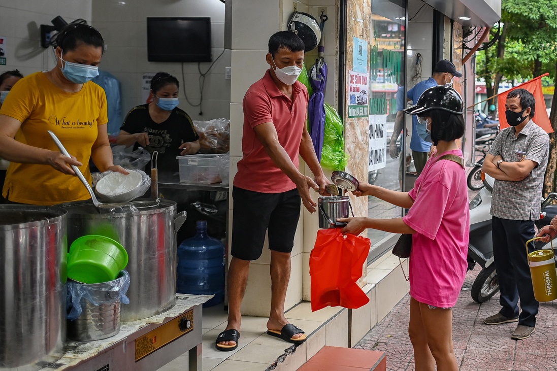 Quan pho ban 1.000 bat moi ngay o 'vung xanh' Ha Noi hinh anh