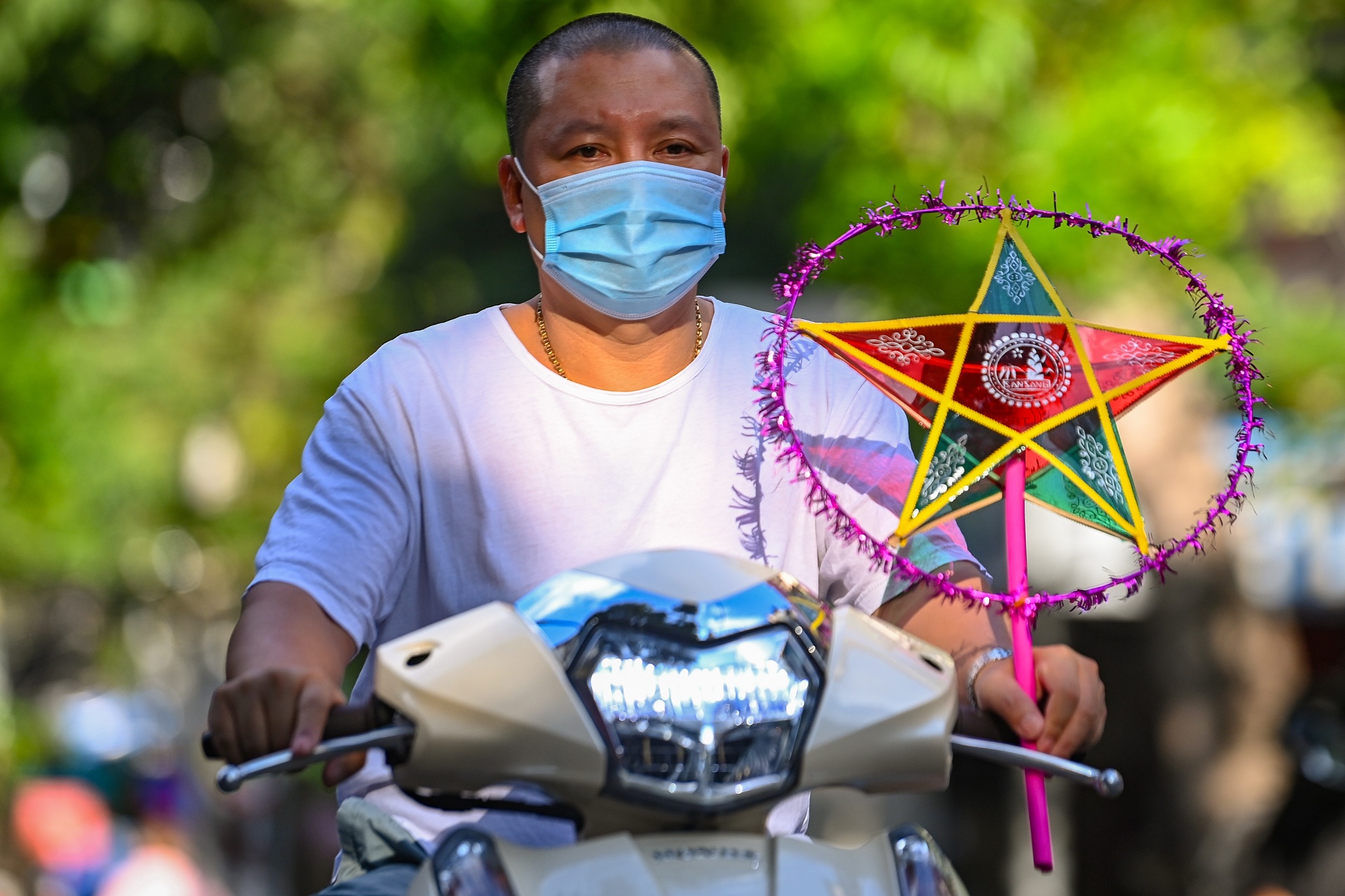 Ban chui do choi Trung pho Hang Ma anh 11