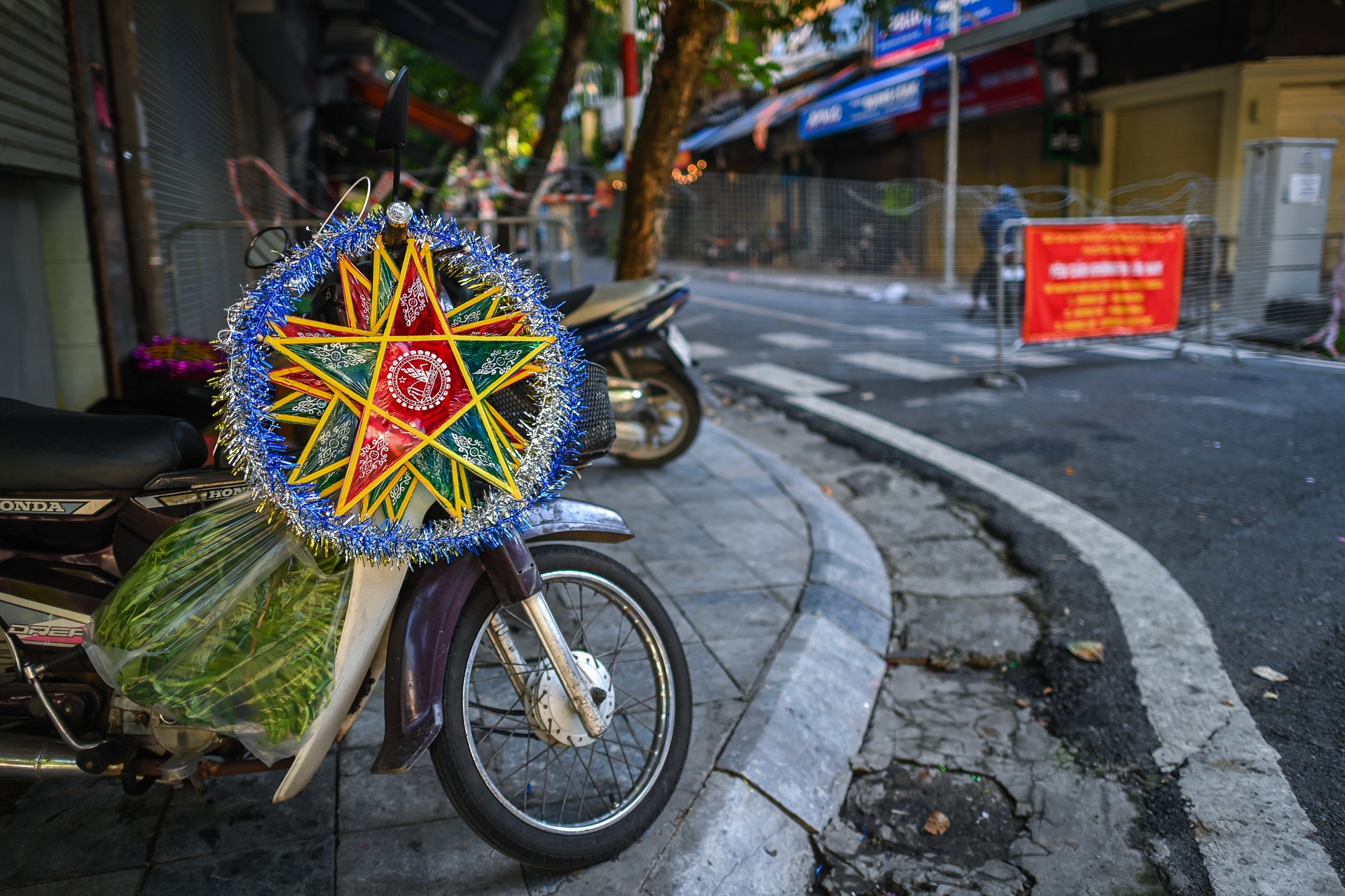 Ban chui do choi Trung pho Hang Ma anh 3