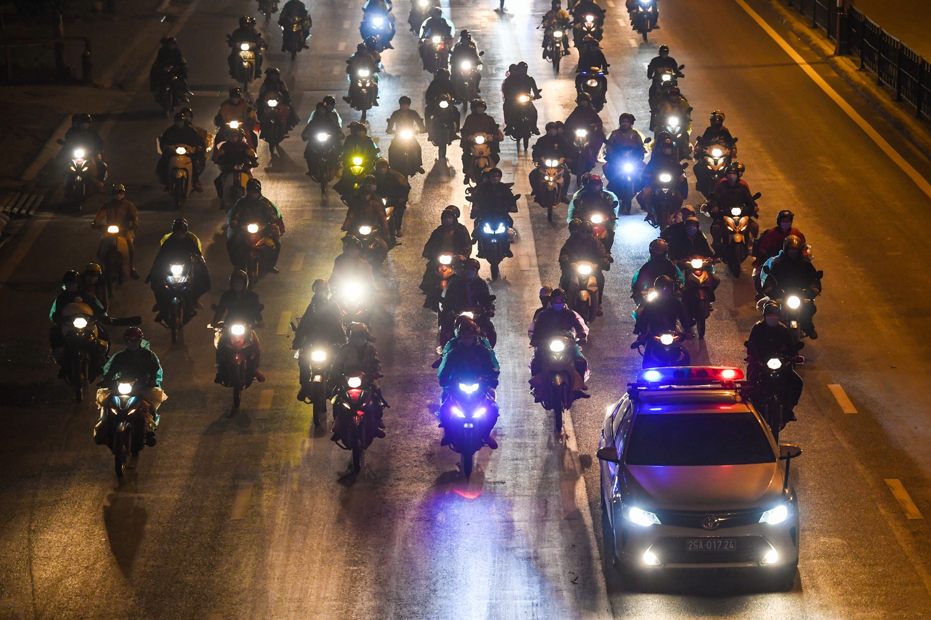 Nguoi dan ve que tranh dich anh 1