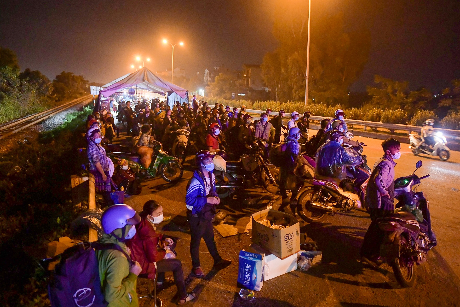 Nguoi dan ve que tranh dich anh 2