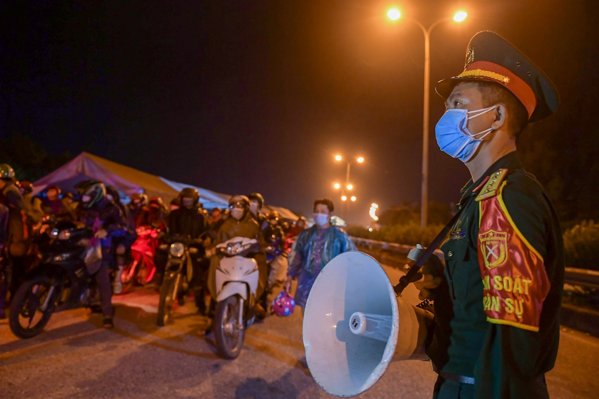 Nguoi dan ve que tranh dich anh 3