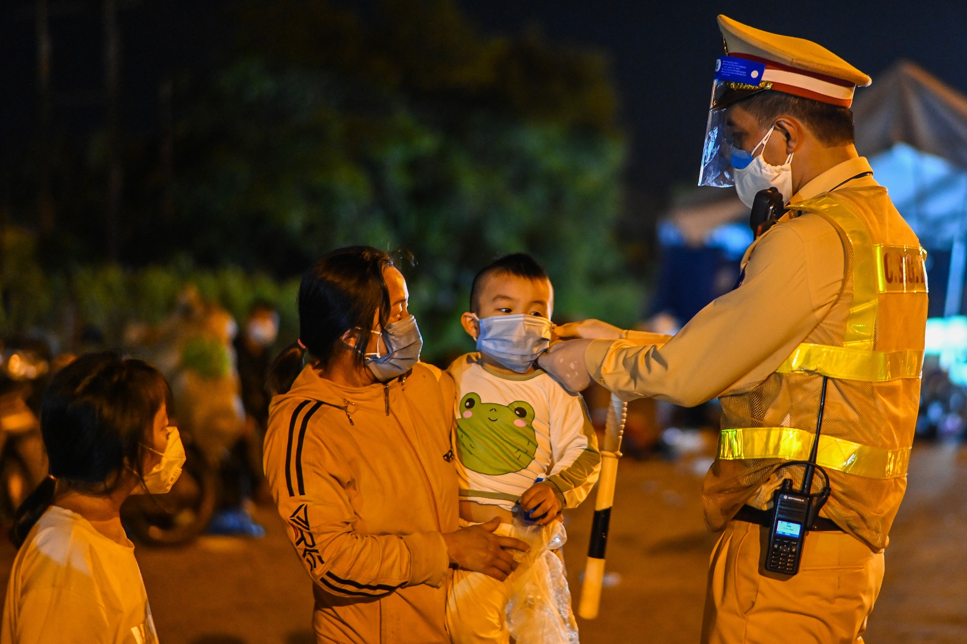 Cong nhan cac tinh phia Nam ve que anh 2