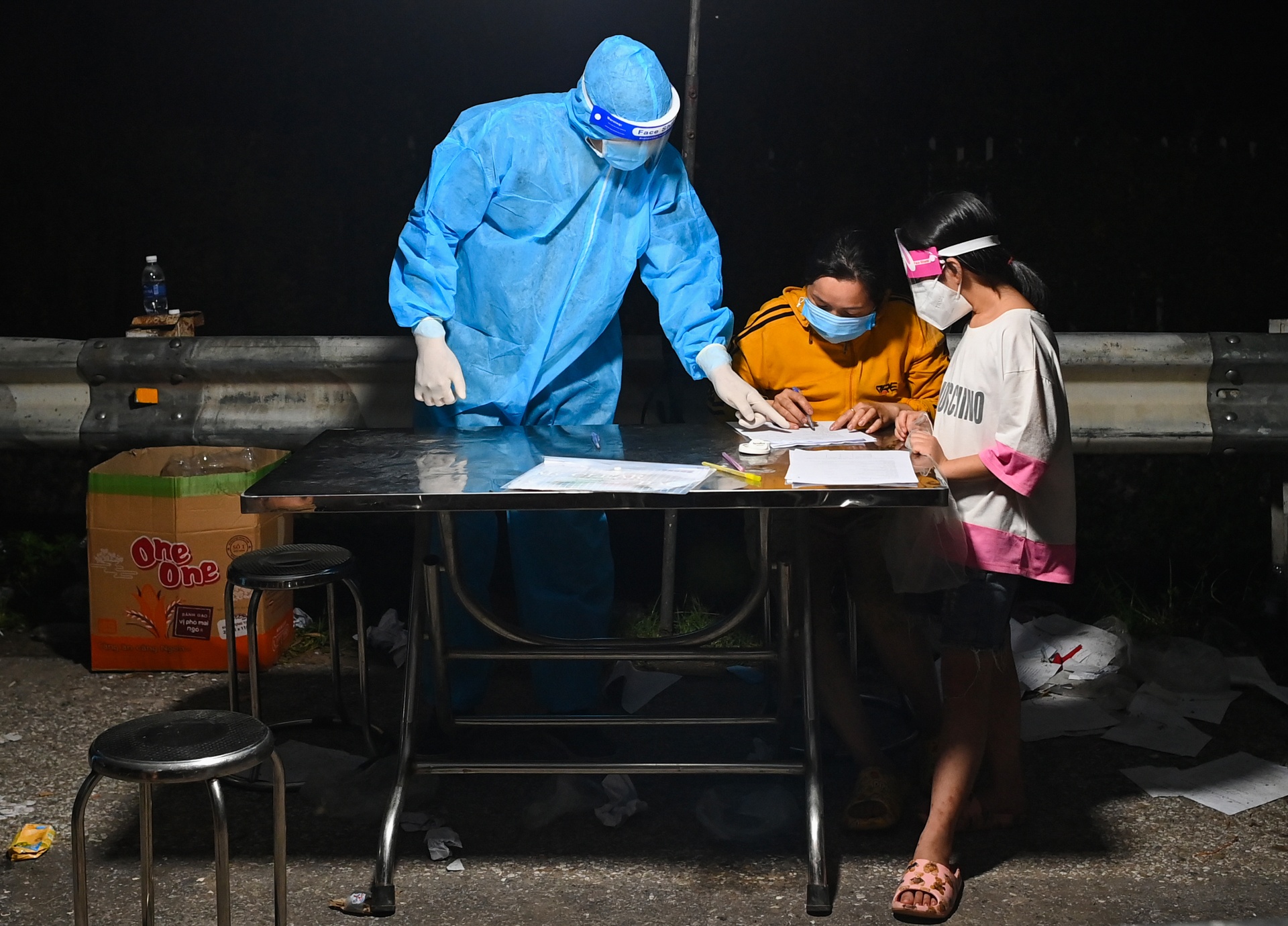 Cong nhan cac tinh phia Nam ve que anh 3